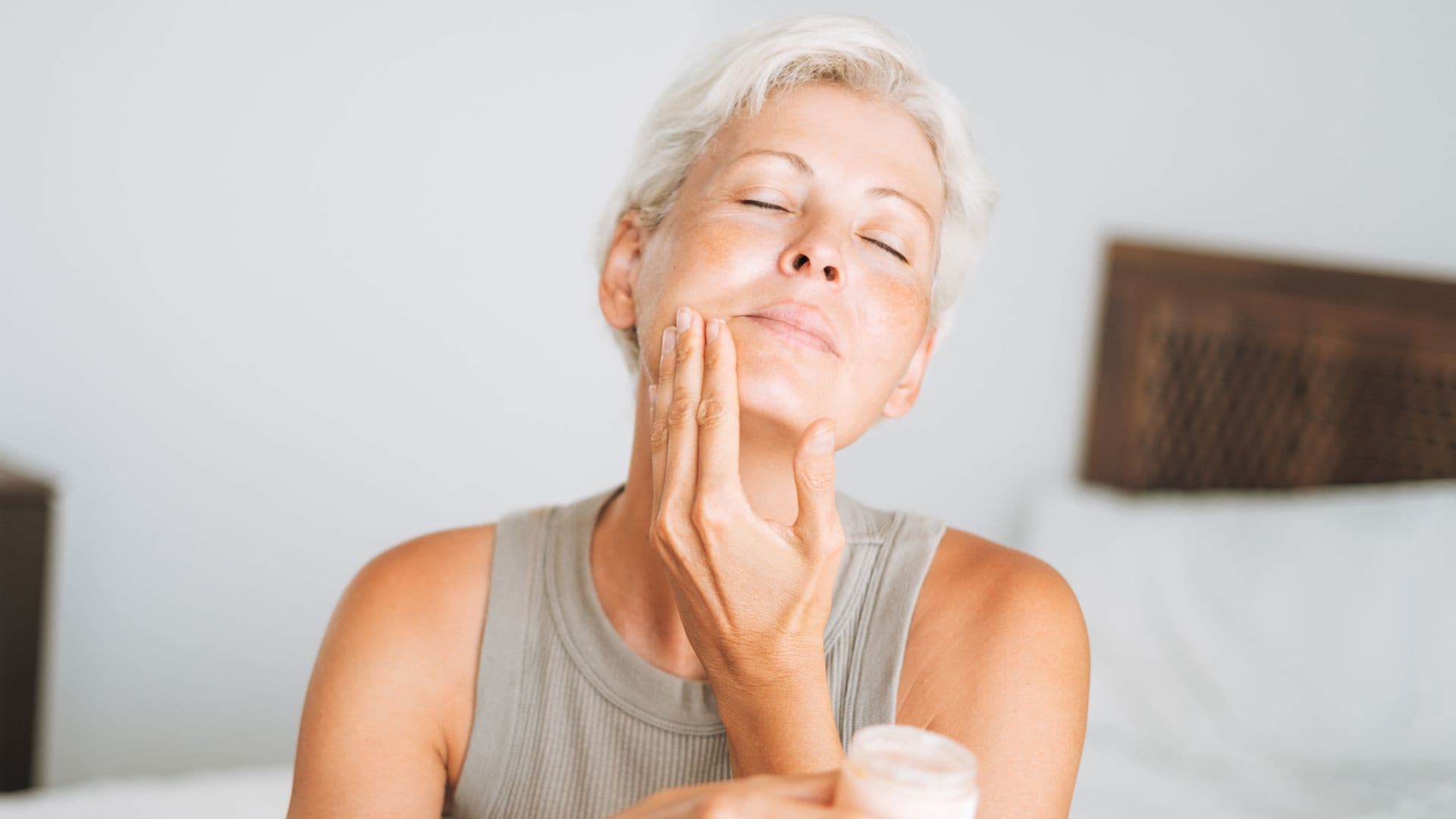 Comparativa retinal VS retinol: qué los diferencia, cuál es mejor y productos recomendados