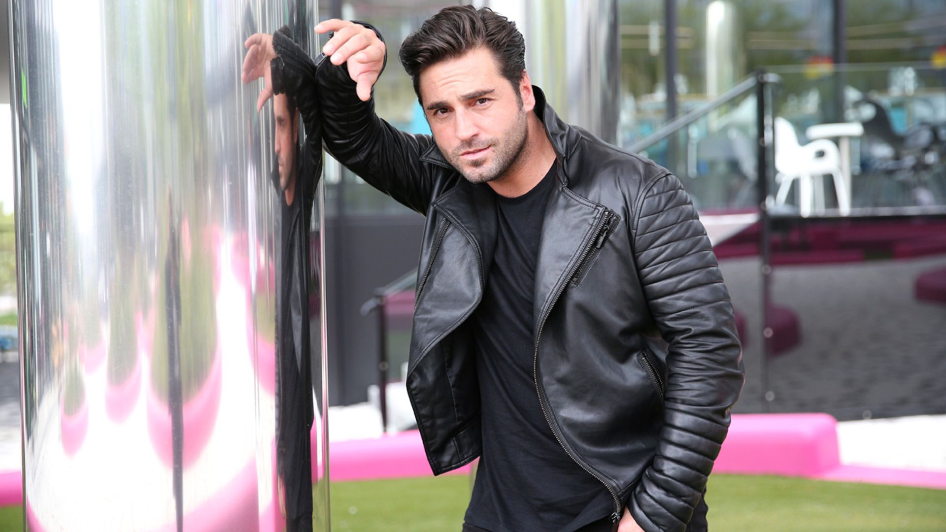 David Bustamante ficha como reportero de televisión