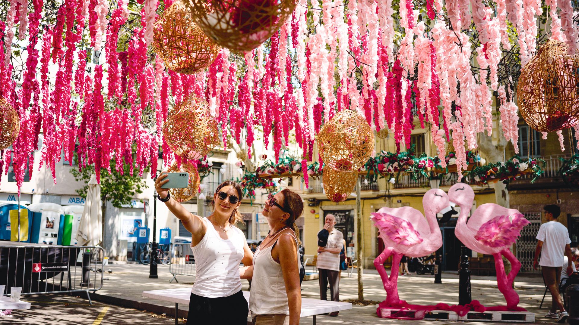 Calle decorada en la Fiesta Mayor de Gràcia en Barcelona