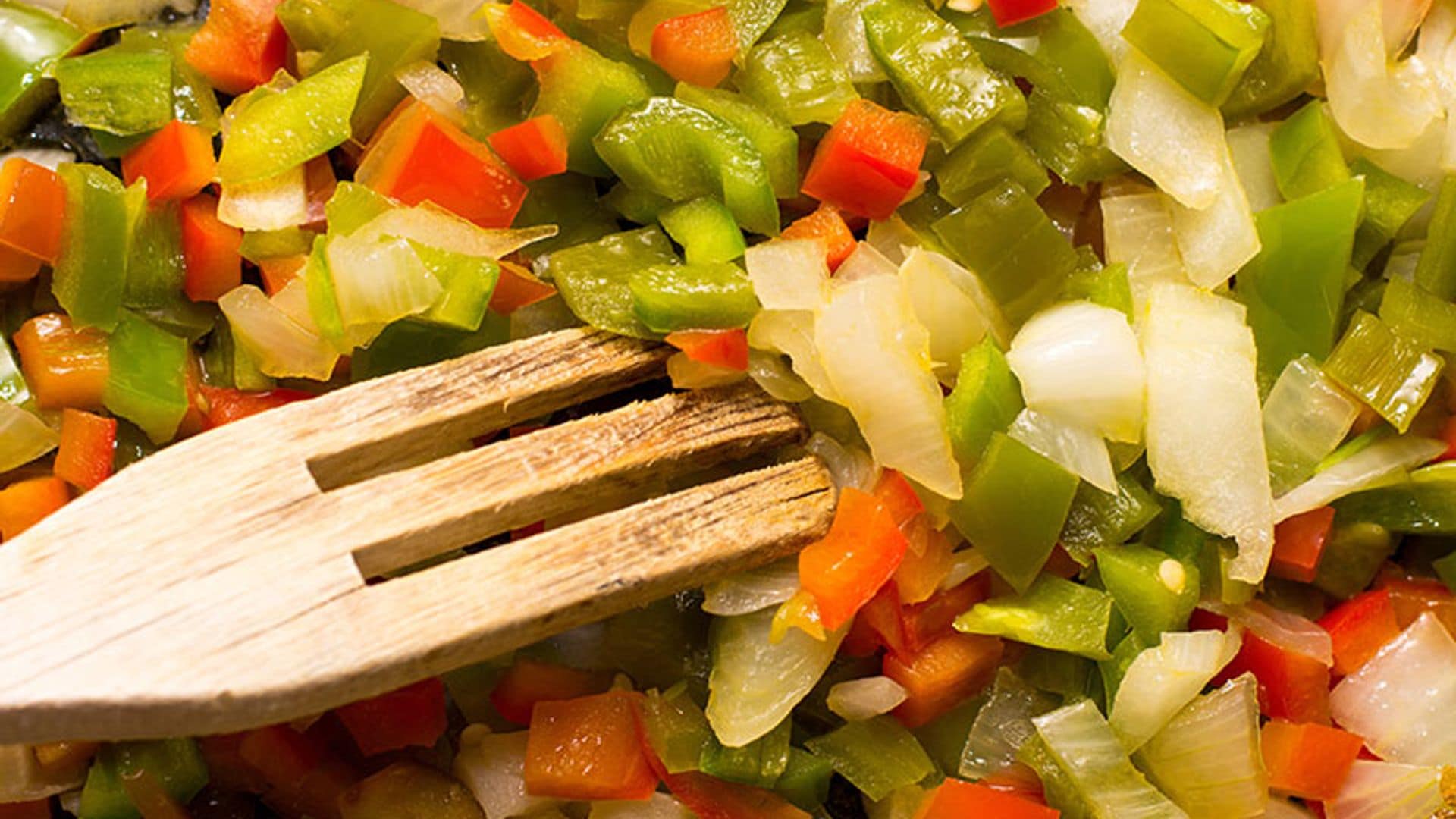 Claves para hacer un sofrito, la base de (casi) todas tus recetas