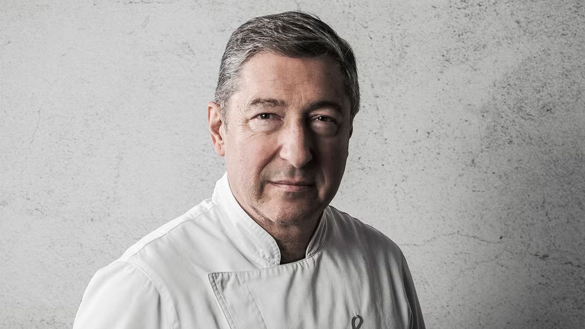 Tiene tres estrellas Michelin y su restaurante fue dos veces el mejor del mundo: hoy cocinará para los Reyes y Macron en el Palacio Real