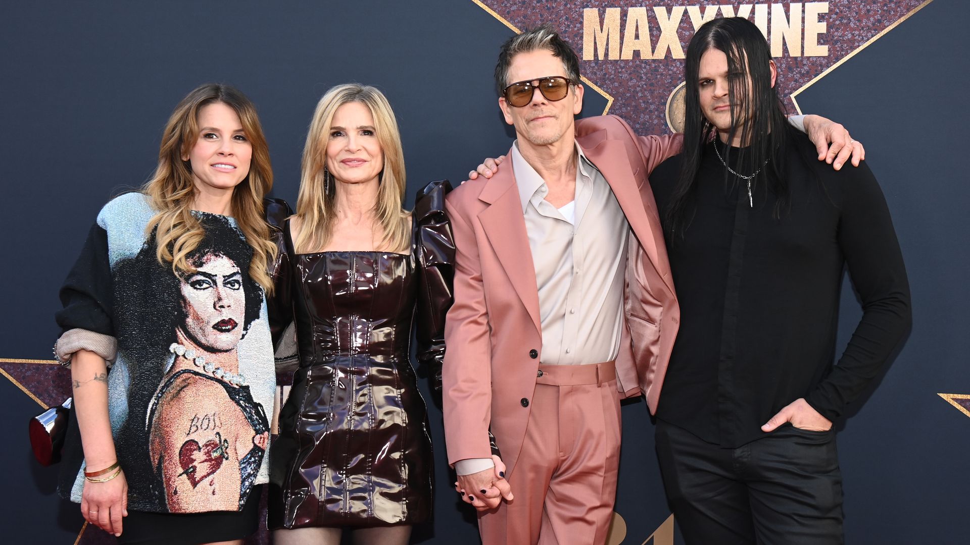 Kevin Bacon, un 'sex-symbol' de estreno con sus hijos de más de 30 años