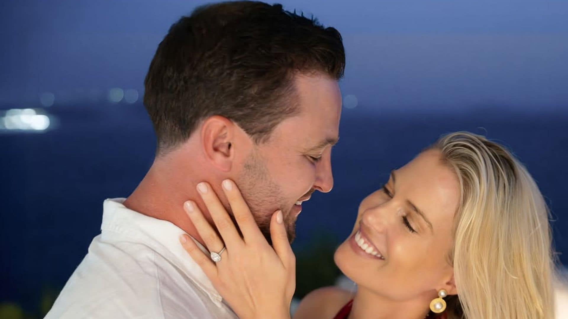 Boda real sorpresa: Lady Eliza Spencer, sobrina de Diana de Gales, se compromete en Santorini
