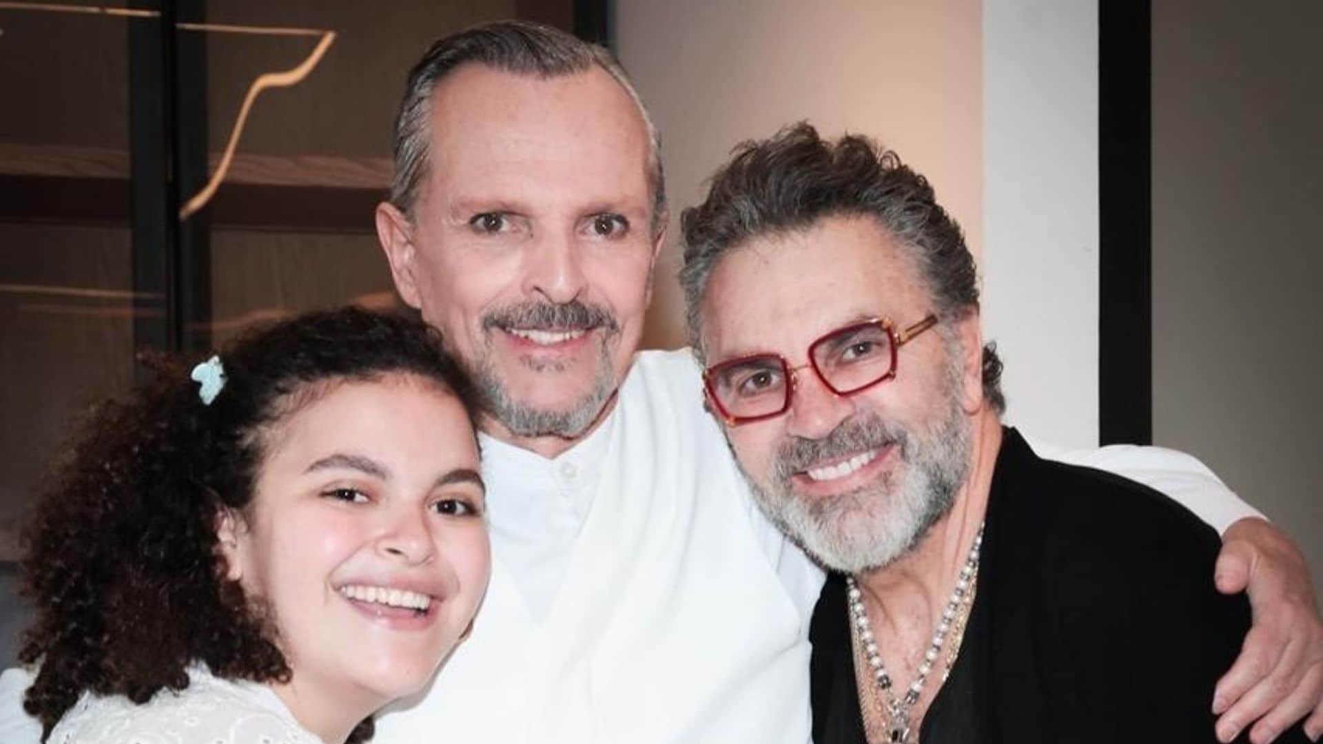Lucero Mijares, Miguel Bosé y Manuel Mijares.