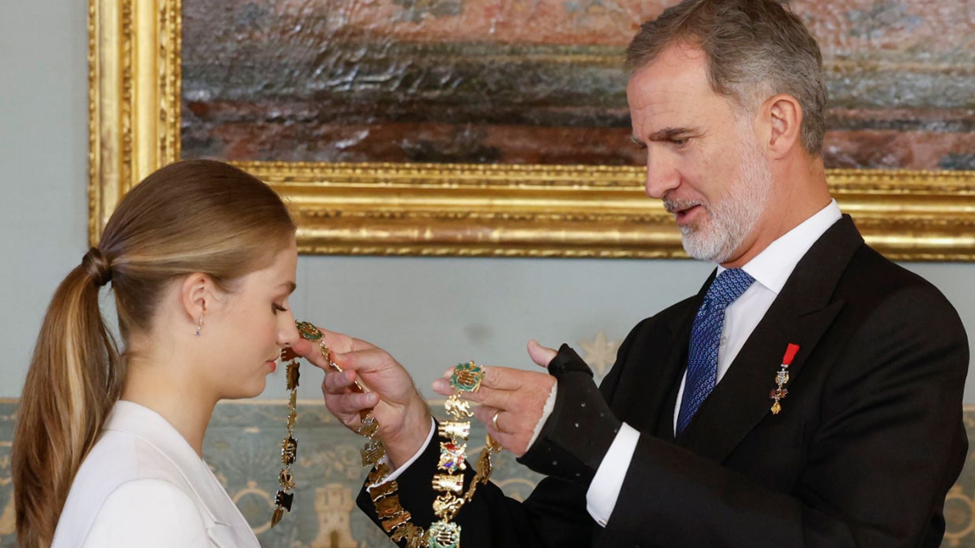 Así es el collar de la orden de Carlos III que ha recibido la princesa Leonor tras jurar la Constitución