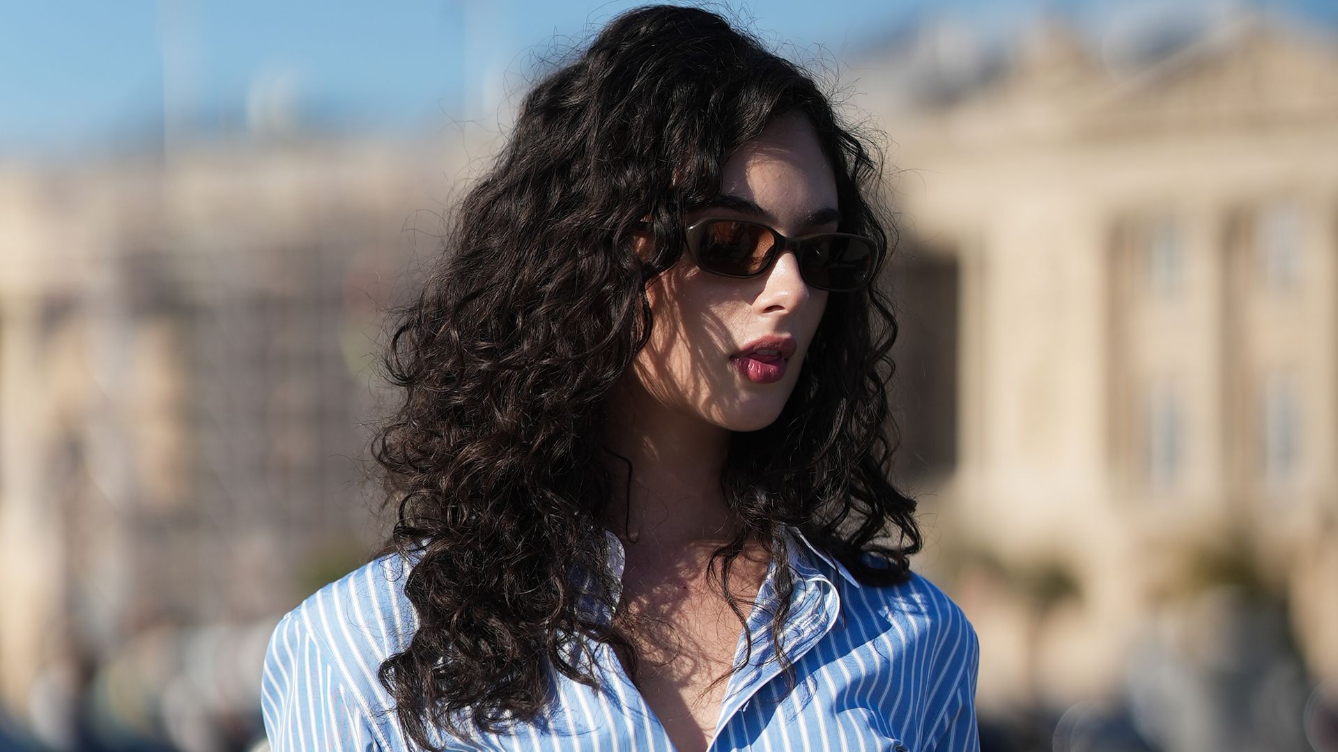 Los 9 cortes de pelo rizado perfectos para dominar el exceso de volumen