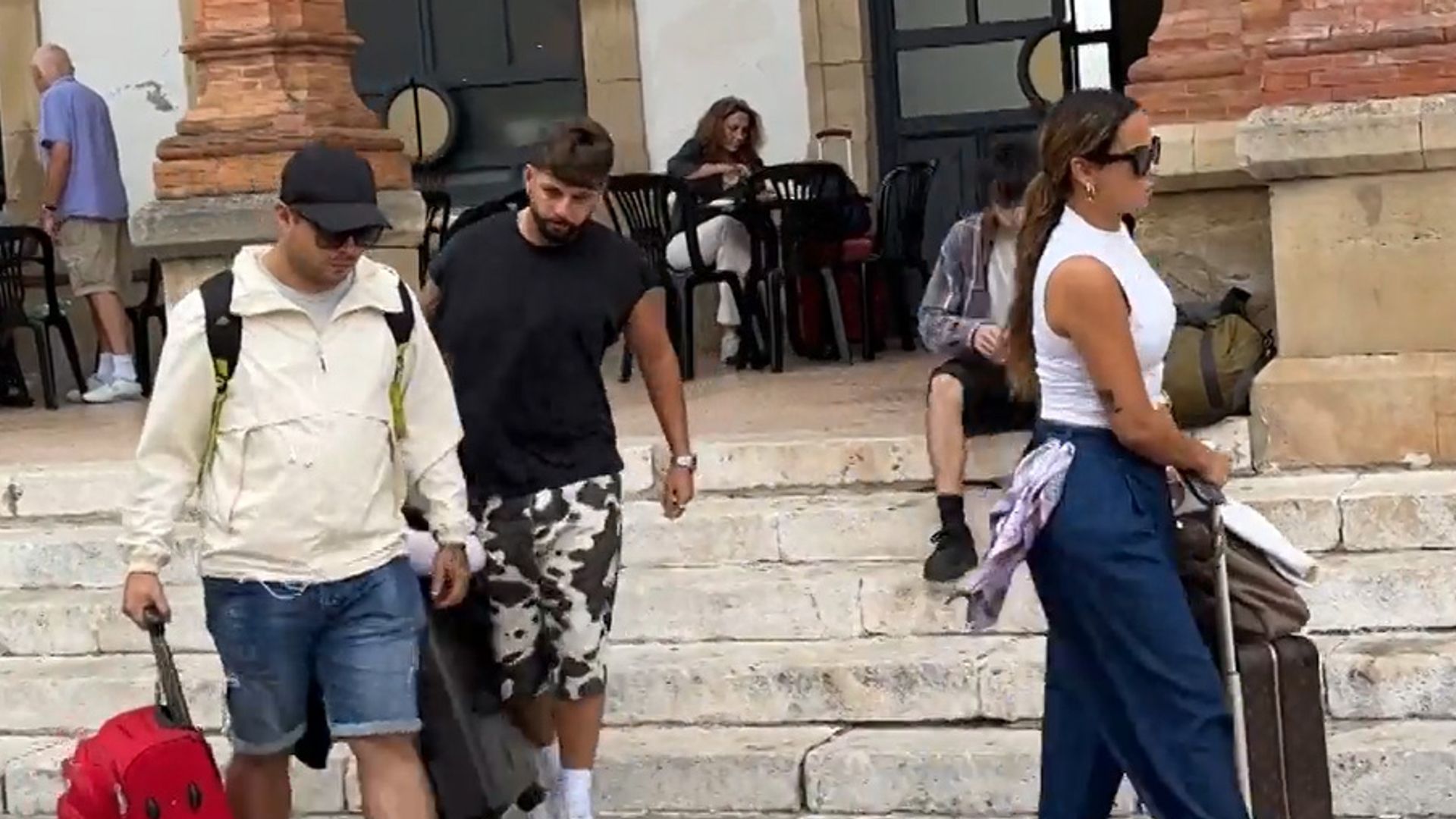 Primeras imágenes de José Fernando, arropado por su hermana Gloria Camila, tras la repentina muerte de Michu