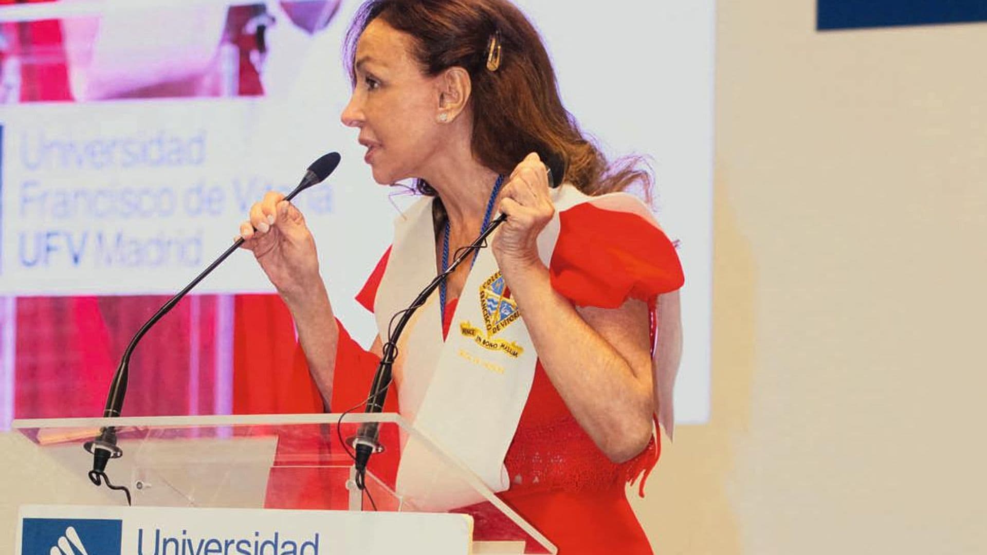 Esther Koplowitz recibe la beca de honor del colegio mayor Francisco de Vitoria