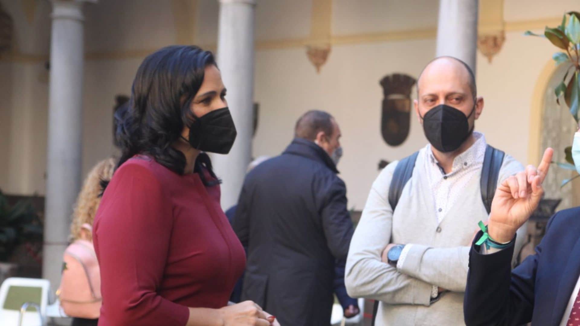 Rosa López, arropada por su novio Iñaki en su nuevo reto profesional