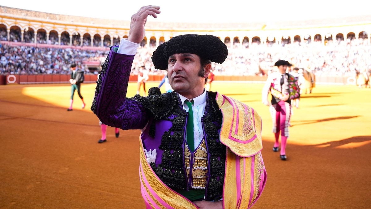 Morante de la Puebla sufre una cornada de consideración nada más saltar al ruedo en Pontevedra