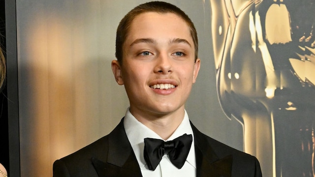 Angelina Jolie, Knox Jolie-Pitt en los Governors Awards en el Ray Dolby Ballroom en Los Angeles, California. 