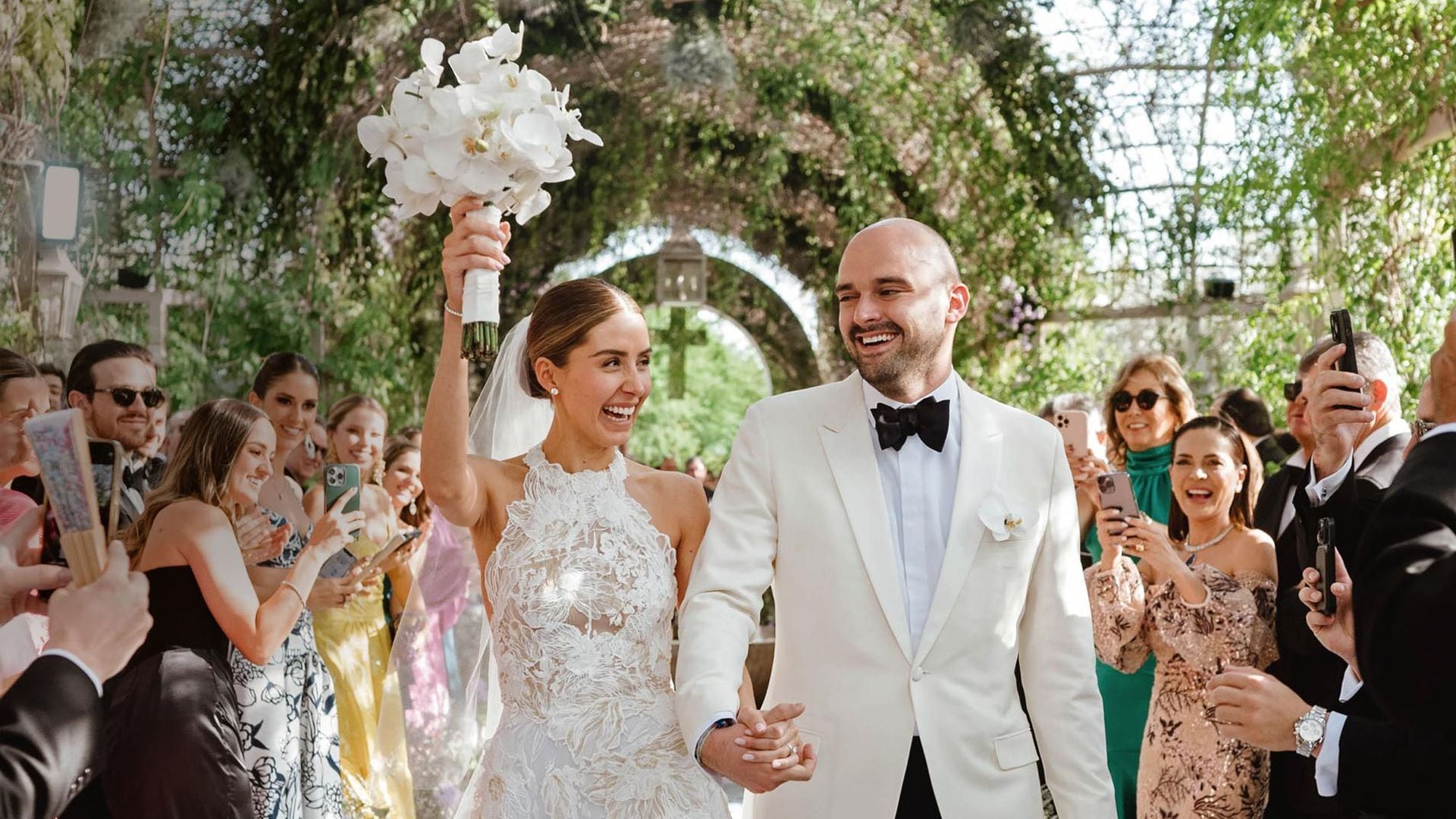 Entramos en la romántica boda de Mauricio Espinosa, hijo de la diseñadora Silvia Tcherassi