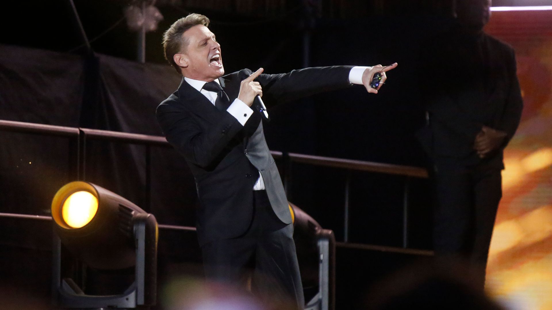 Luis Miguel desata la locura en su concierto en Córdoba con Paloma ...