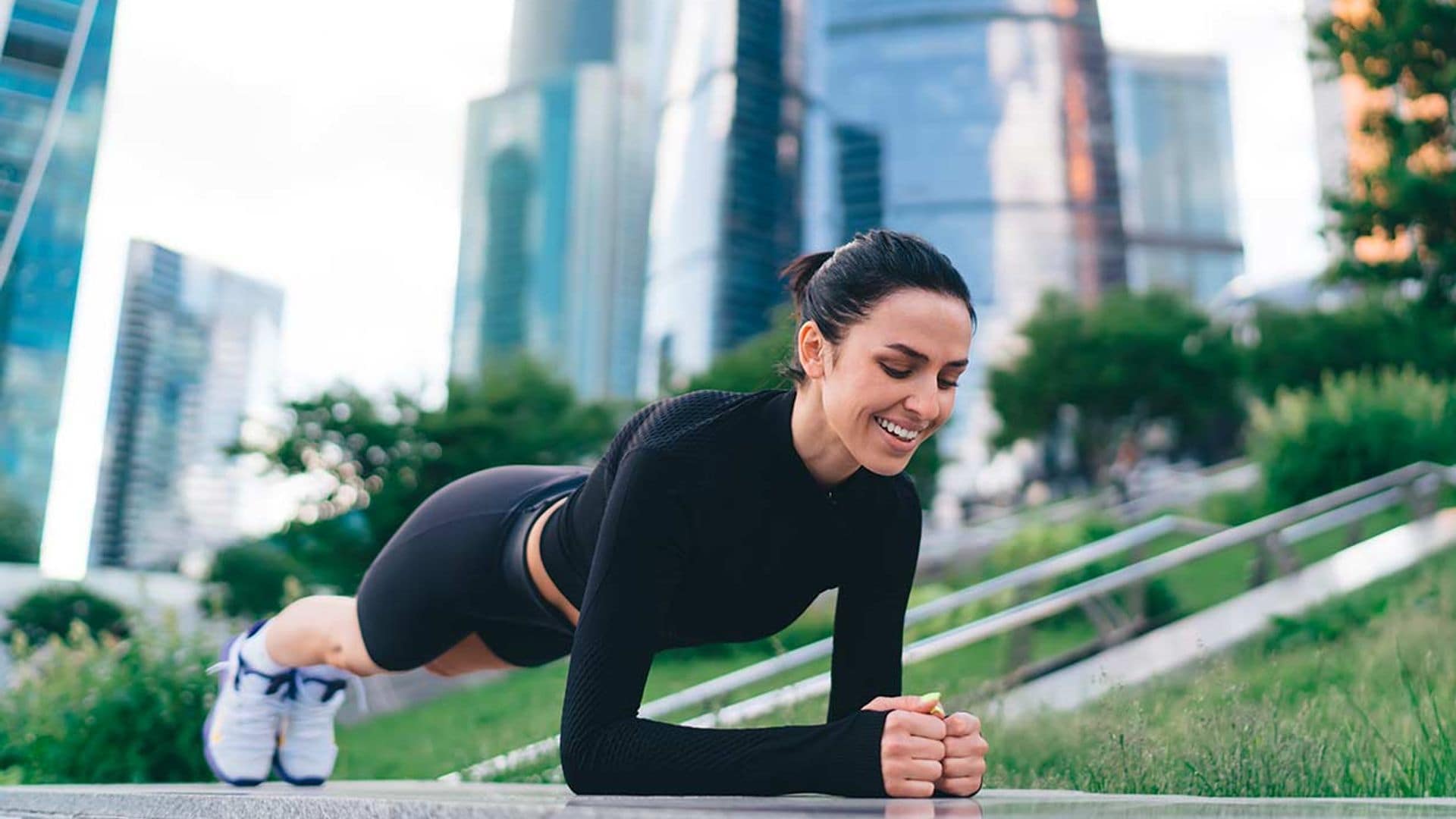 ¿Quieres fortalecer tu cuerpo? Te contamos cuáles son los 5 ejercicios isométricos más efectivos