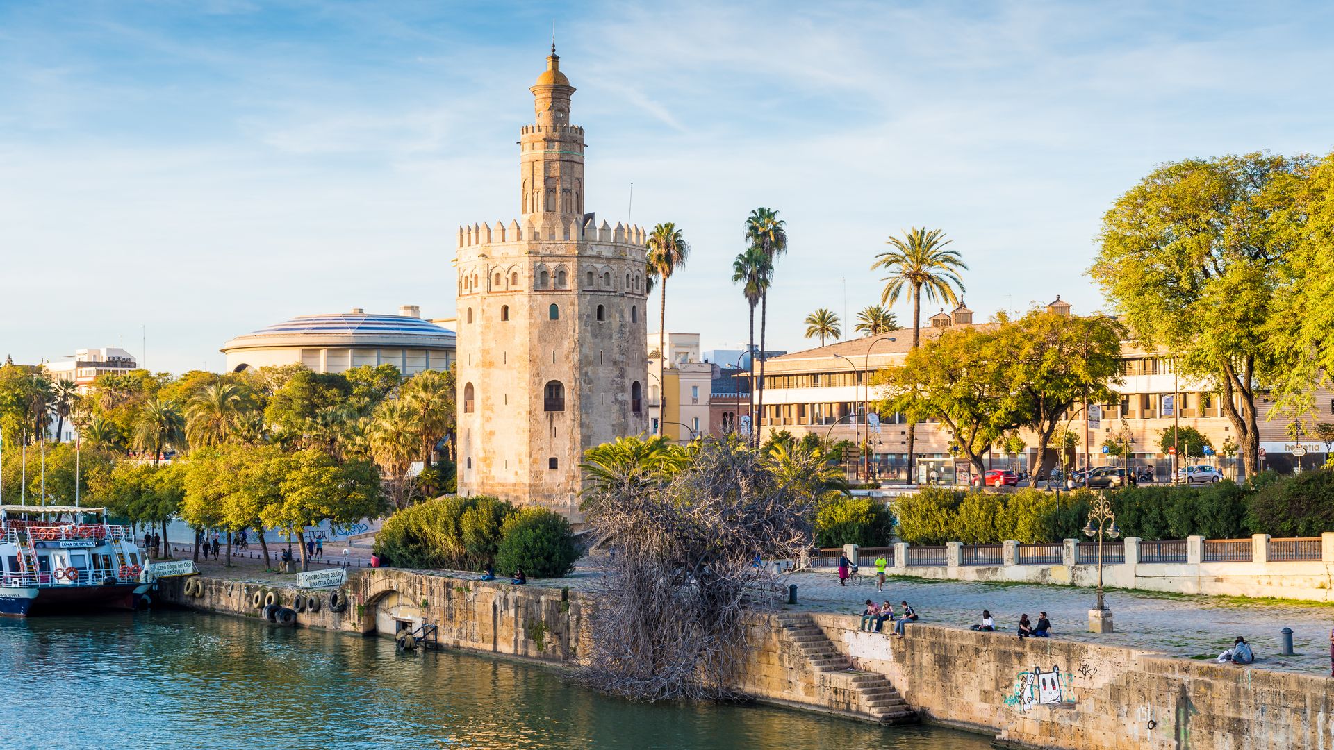 Ruta exprés para comerse Sevilla en un día: probamos los bares más auténticos del tapeo de la ciudad