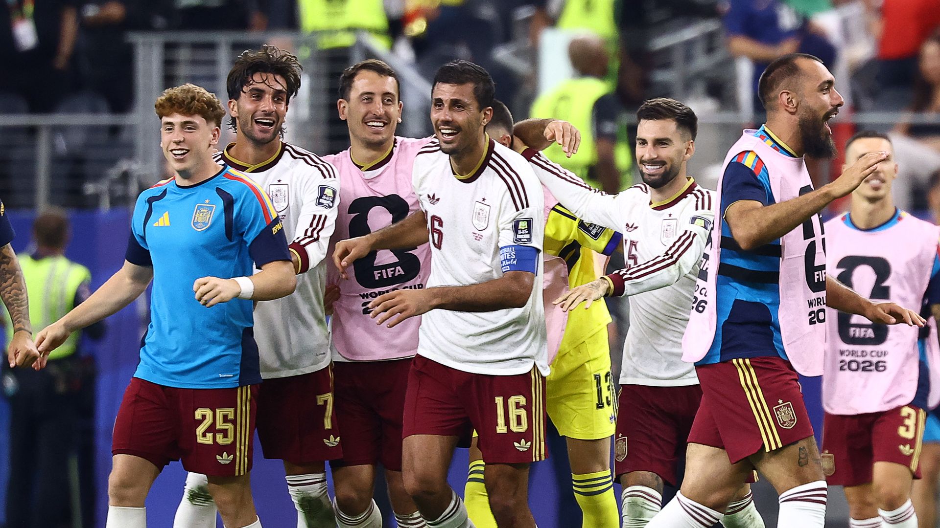 EN VÍDEO. Los detalles de la fiesta de la Selección de Española para celebrar su pase a la final: música, pizza y el pequeño Keyne como protagonista