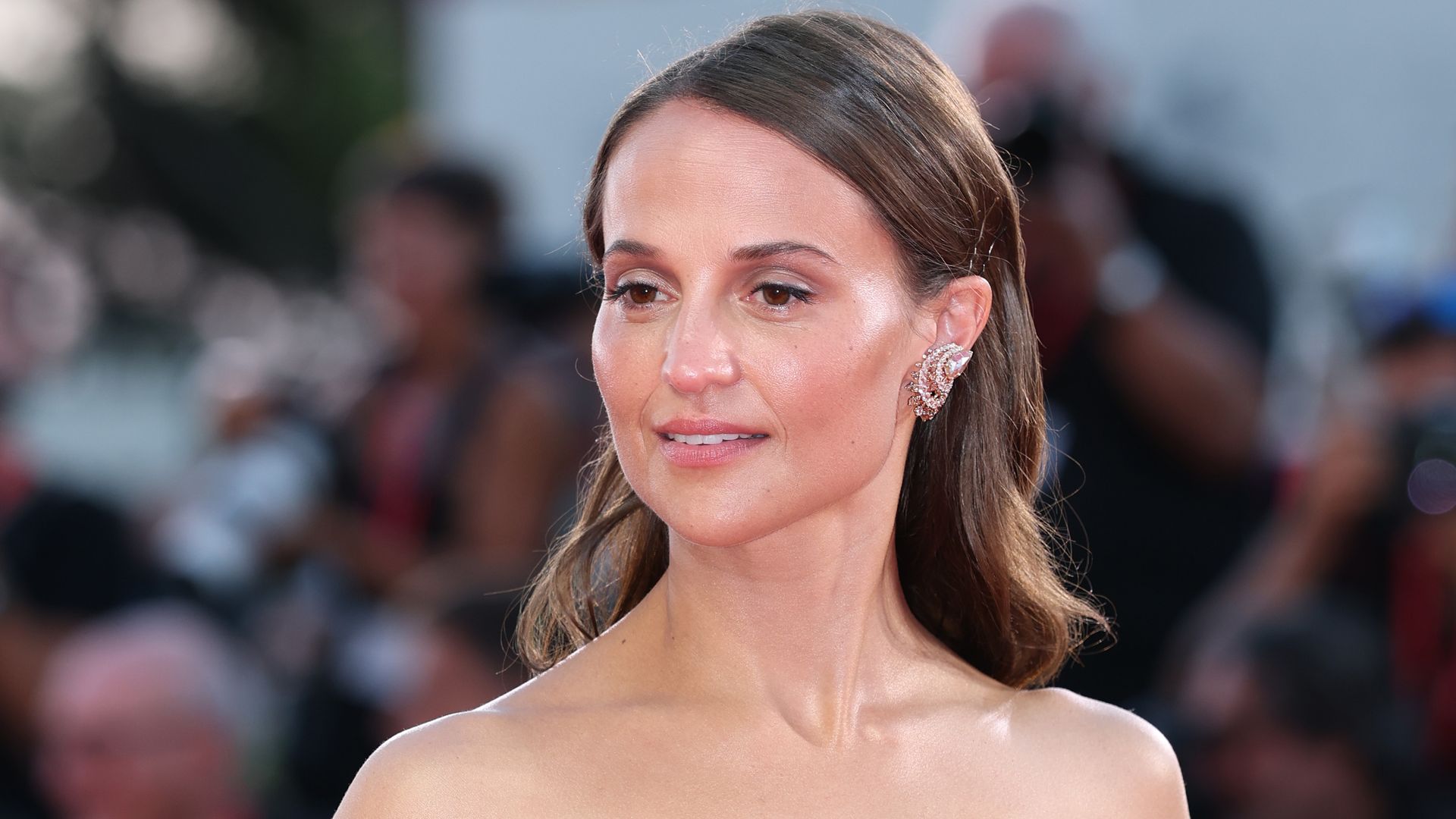 Los mejores peinados del Festival de Venecia 2026: del semirrecogido natural de Alicia Vikander a la raya en zigzag de Kendall Jenner