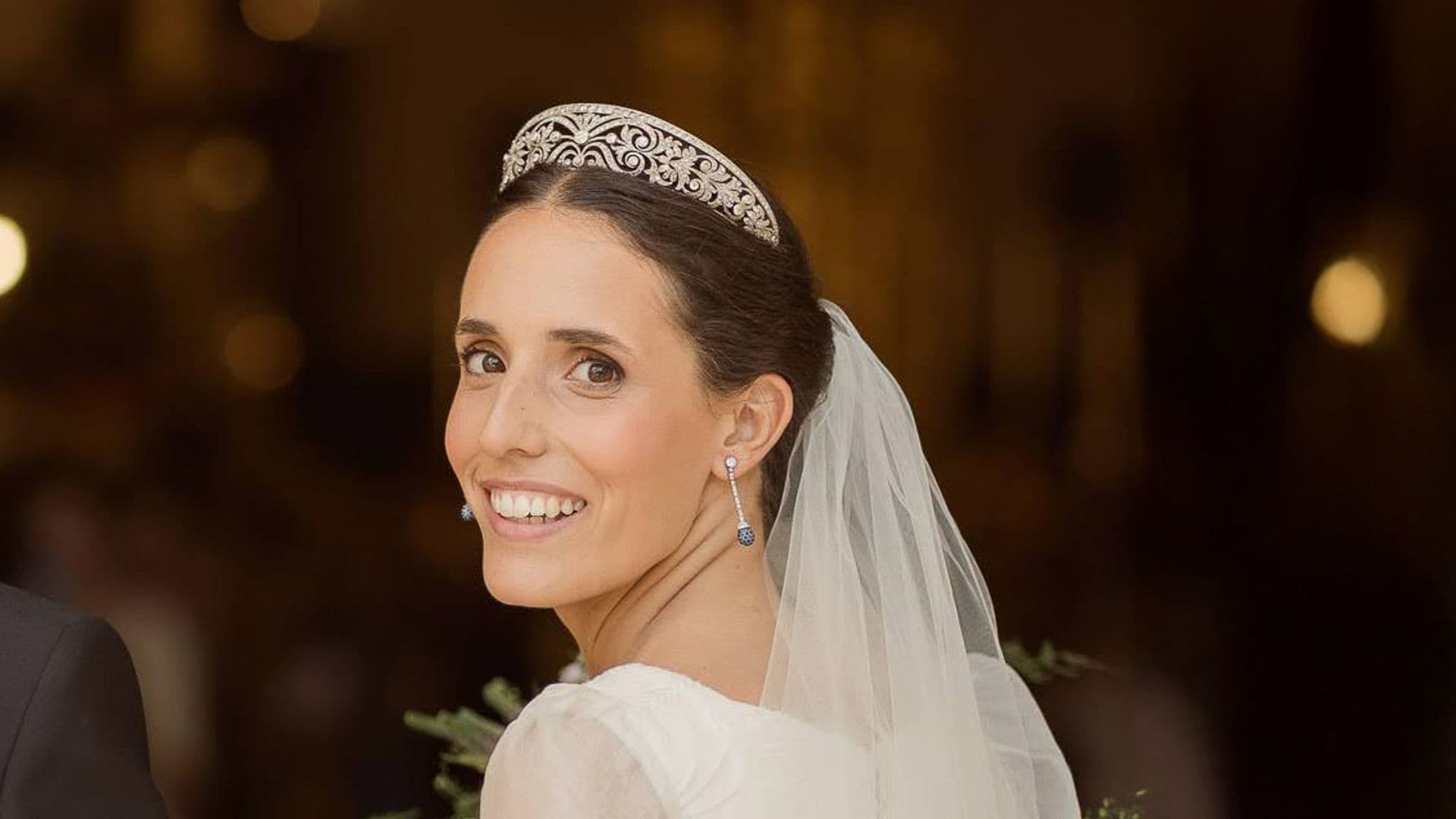 Dónde encontrar tiaras de novia y diademas en alquiler para brillar el día de tu boda