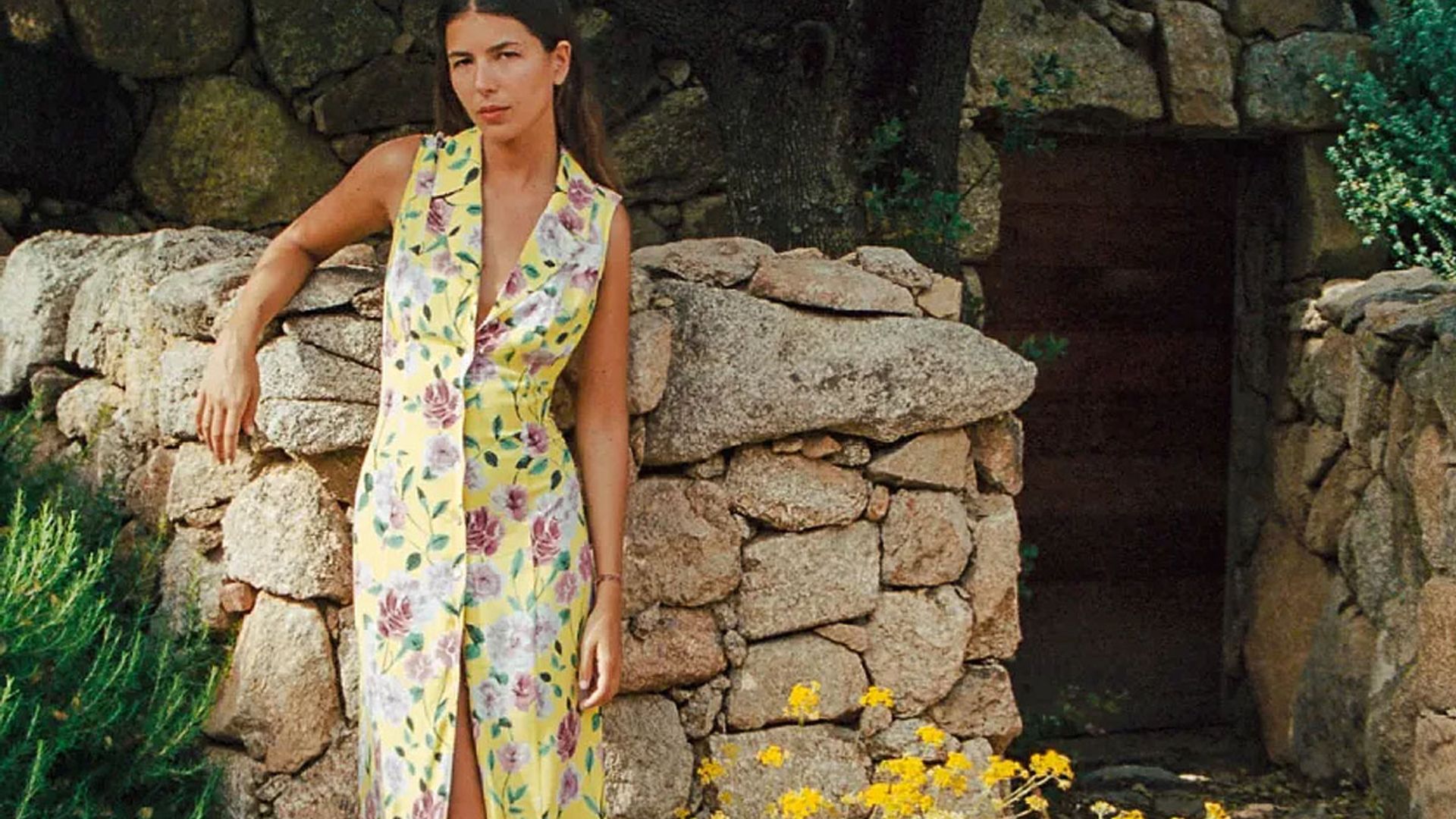 No hay nada como un vestido camisero para estar cómoda y elegante hasta el final de verano