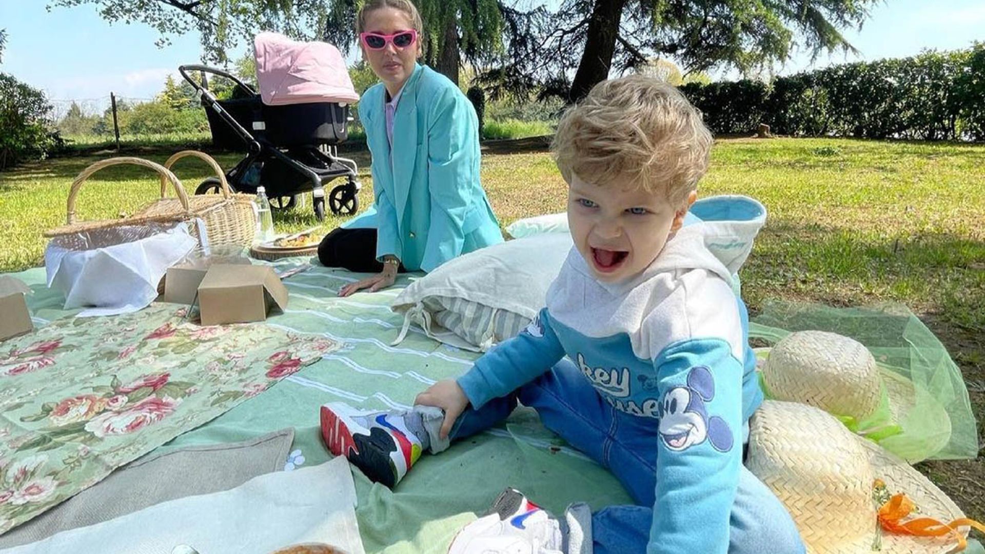 El primer picnic campestre con la familia de Chiara Ferragni al completo