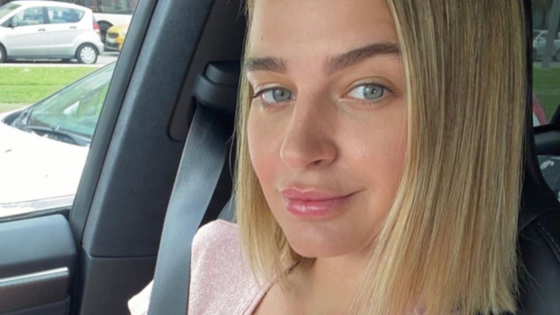 Laura Escanes tiene un truco para usar mascarilla por la noche y levantarse con pelazo