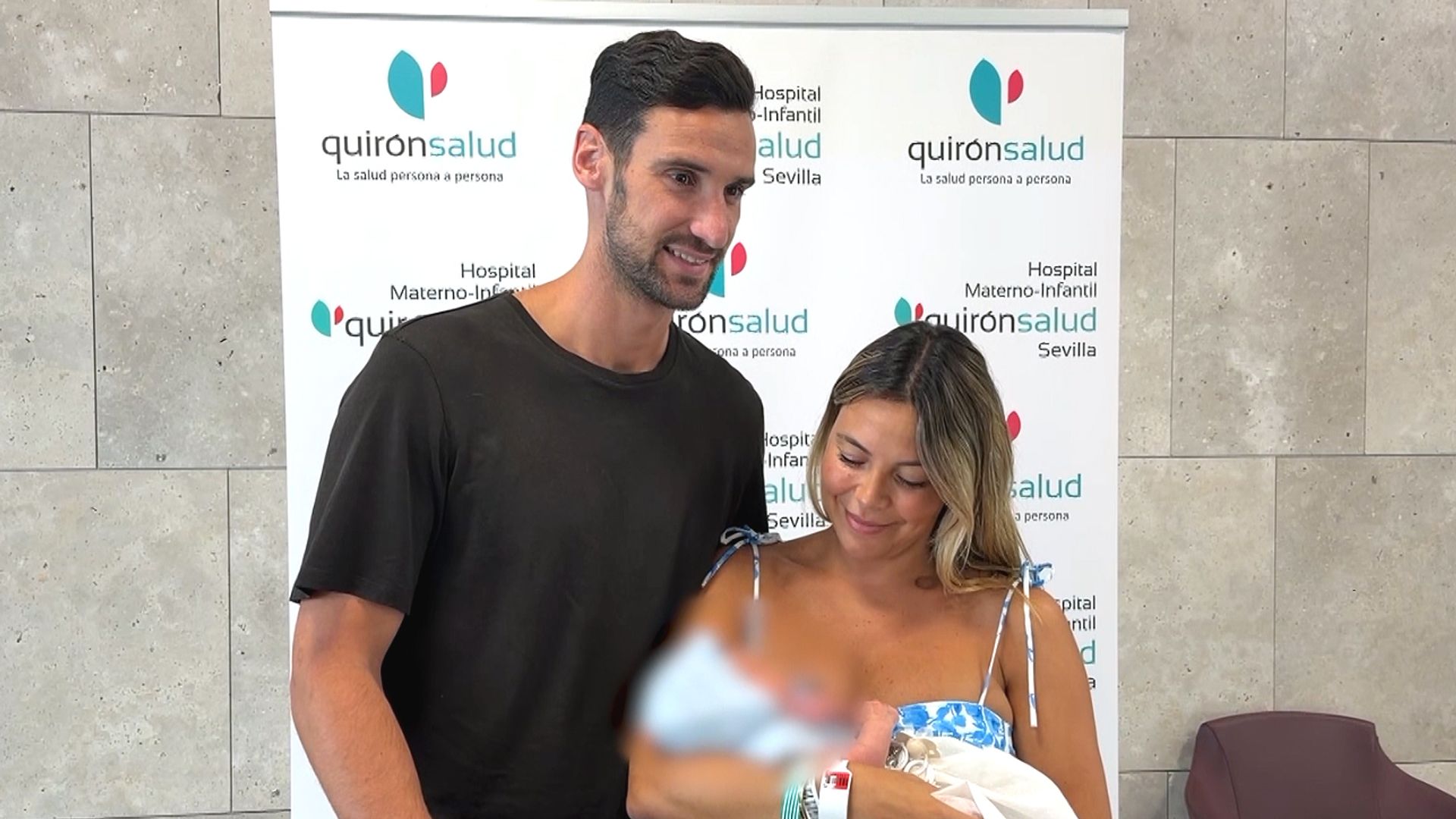 Alba Silva y Sergio Rico salen del hospital con su segundo hijo: "Es buenísimo, pero no me quiero hacer ilusiones"
