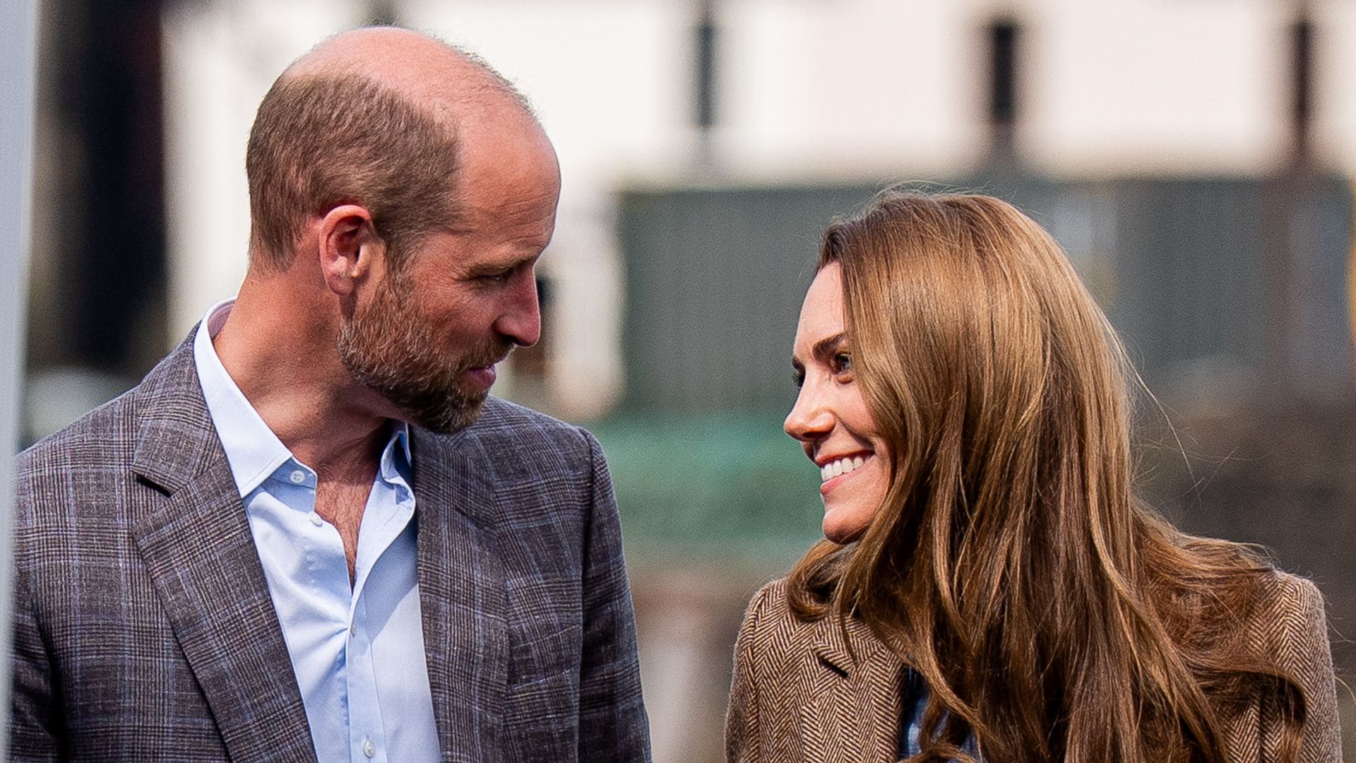 El príncipe Guillermo y Kate Middleton dejan a todos boquiabiertos con un críptico vídeo y un mensaje: 'Próximamente'