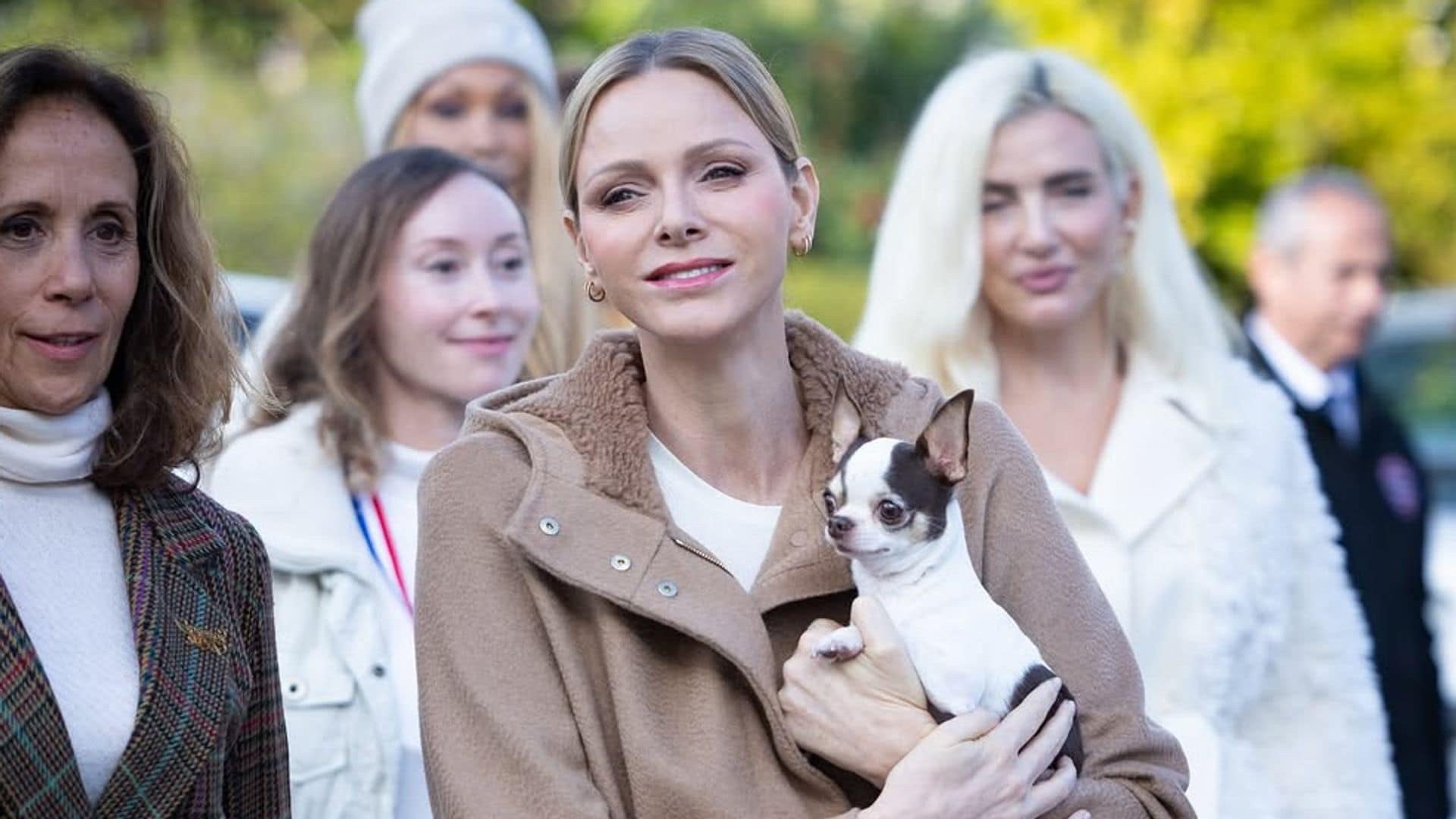 Charlene de Mónaco en el Rokethon 2025 con su chihuahua Harley.
