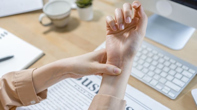 dolor en la zona de la mano y la muñeca