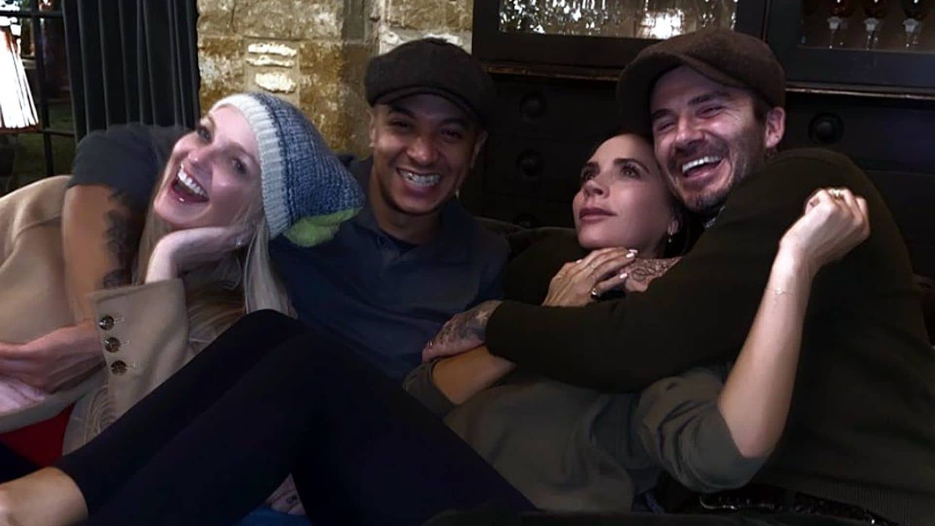 Victoria Beckham y Emma Bunton revolucionan a sus fans con una reunión navideña con sus familias