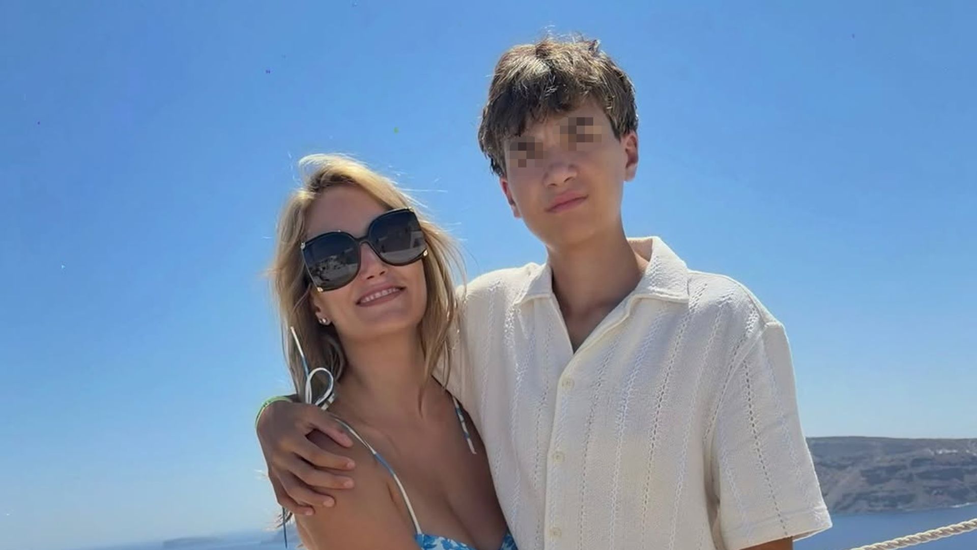 El ritual de Alba Carrillo y su hijo Lucas en la Casa de la Virgen María: "Hemos dejado nuestras peticiones y tomado agua sagrada"