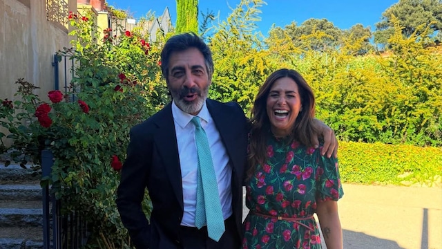Nuria Roca y Juan del Val abrazados y riendo como ejemplo de buena pareja