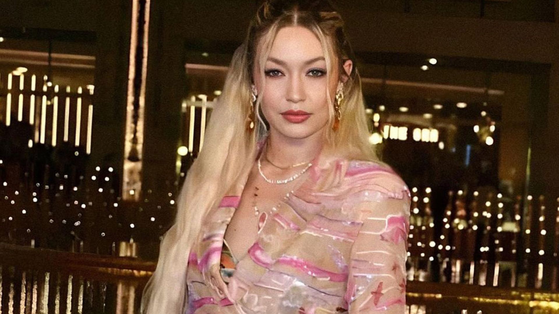 El mejor 'total look' de entretiempo es el que ha lucido Gigi Hadid en la India
