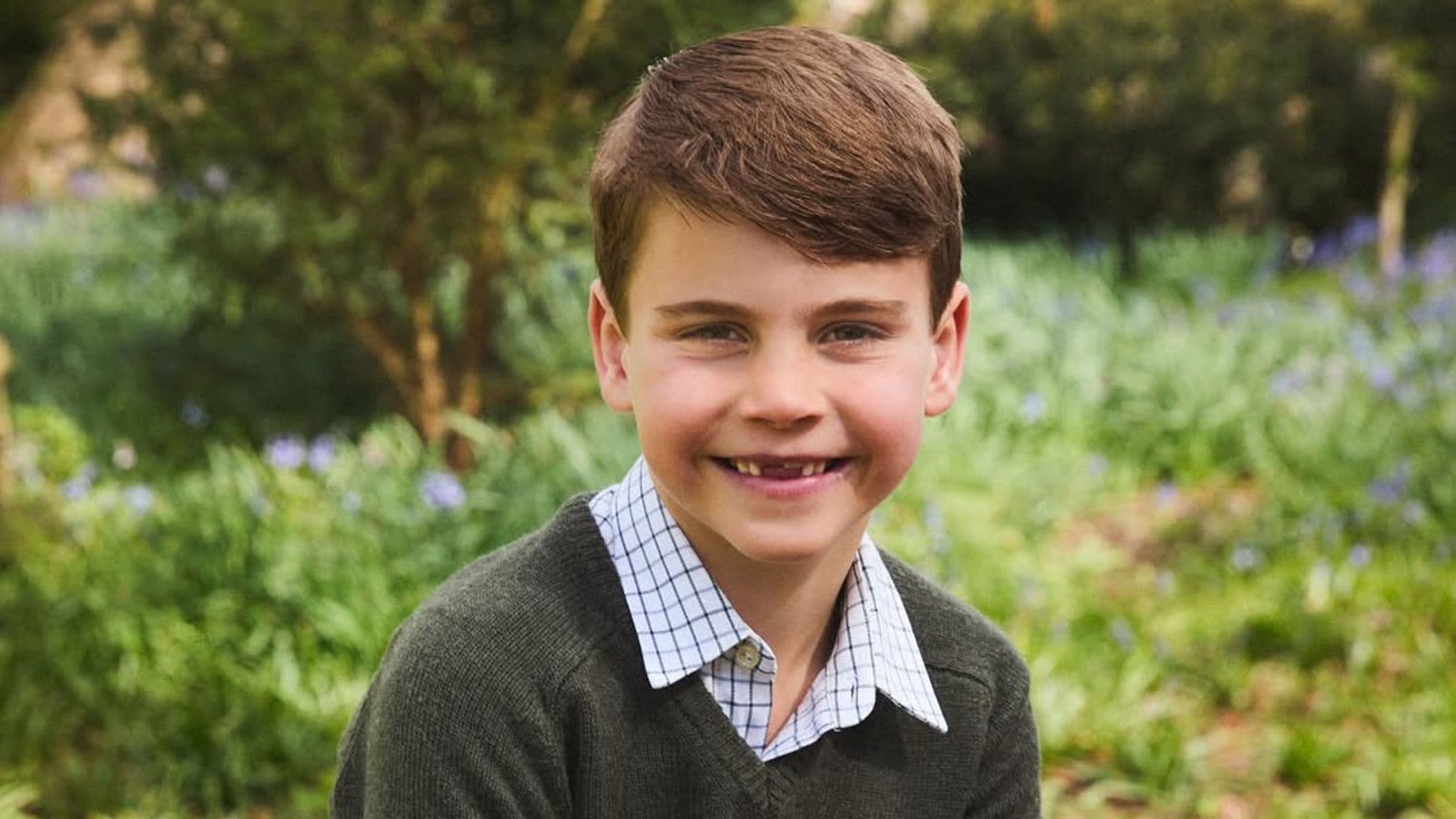 El príncipe Louis cumple 7 años: sonrisa mellada y estilo preadolescente