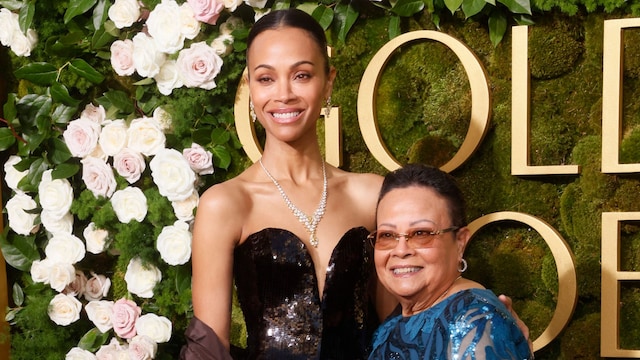 Zoe Saldaña y su madre en la pasada entrega de los Golden Globes.