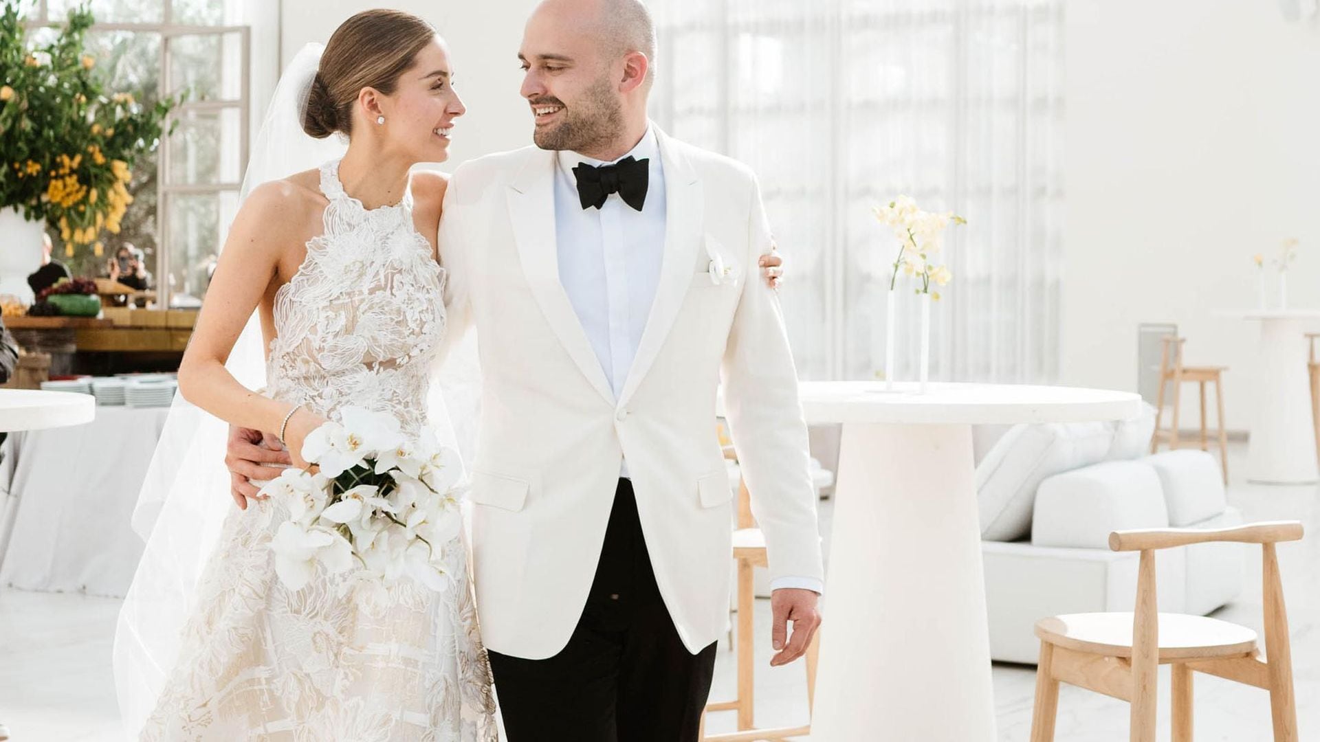 Con encaje y cuello ‘halter’: así es el espectacular vestido de novia de Mariel Salazar, nuera de Silvia Tcherassi