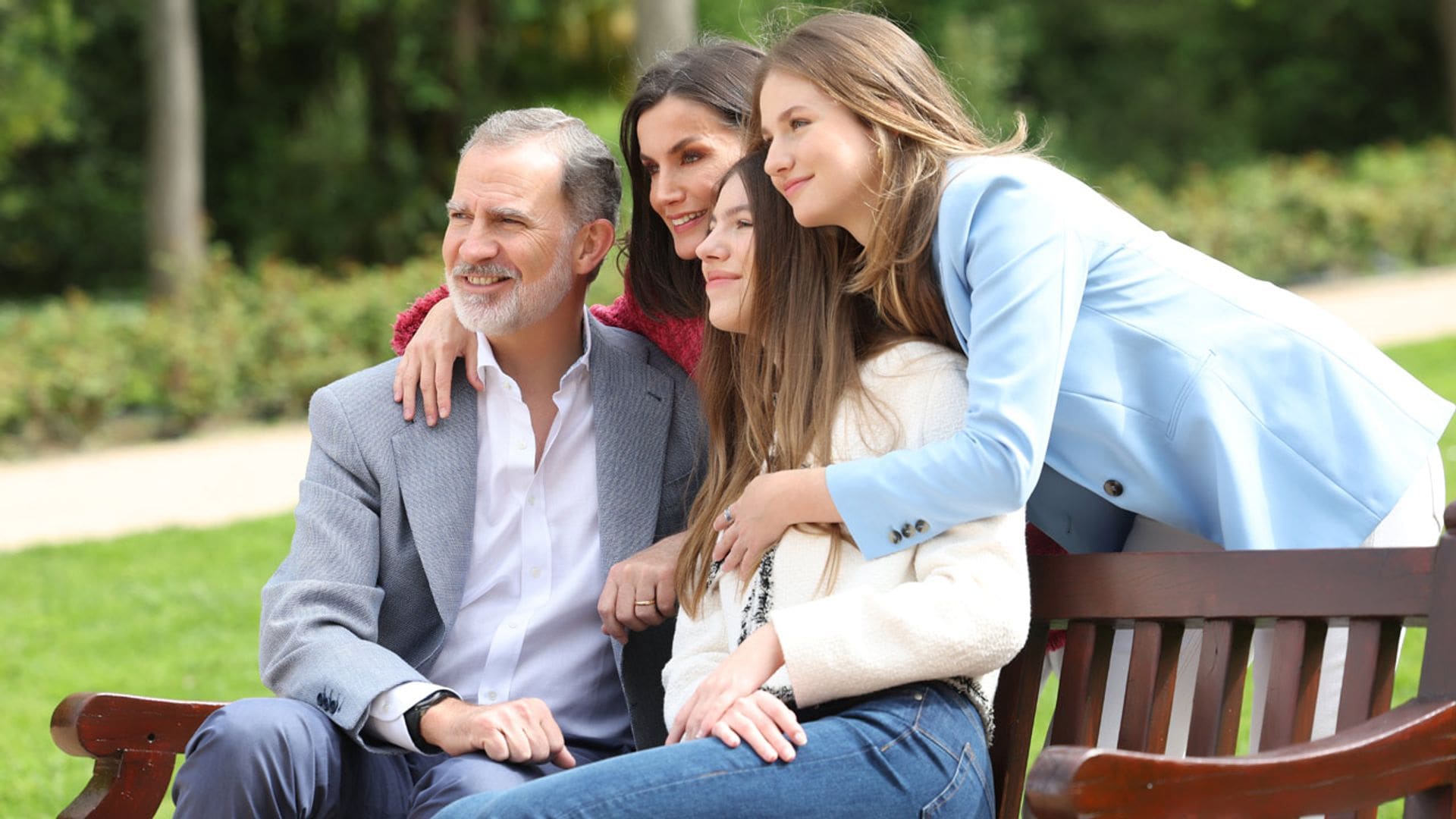 Las fotos diferentes de los reyes Felipe y Letizia por su aniversario de boda