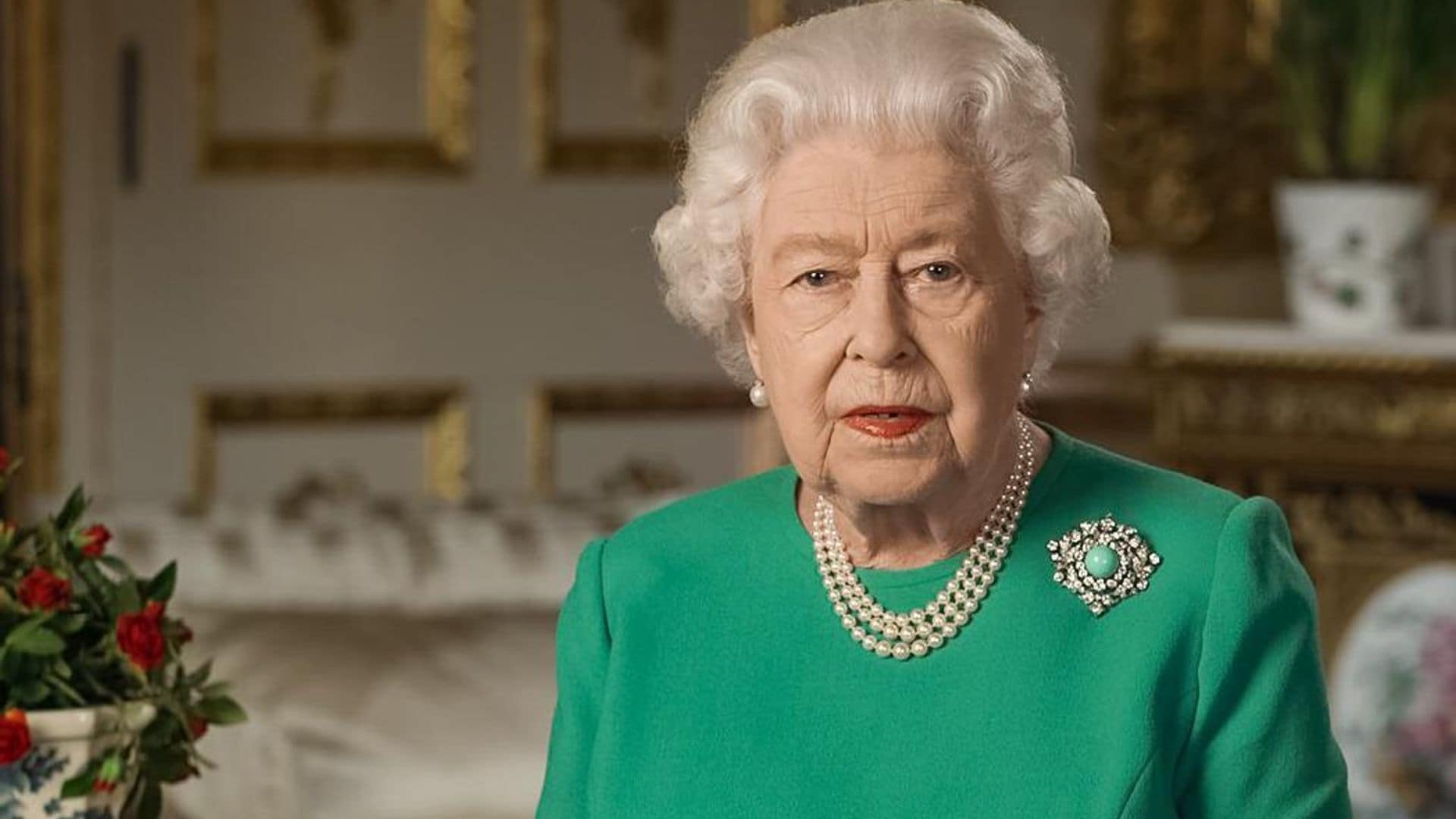¿Quién cuida de la reina Isabel en su aislamiento por COVID-19?