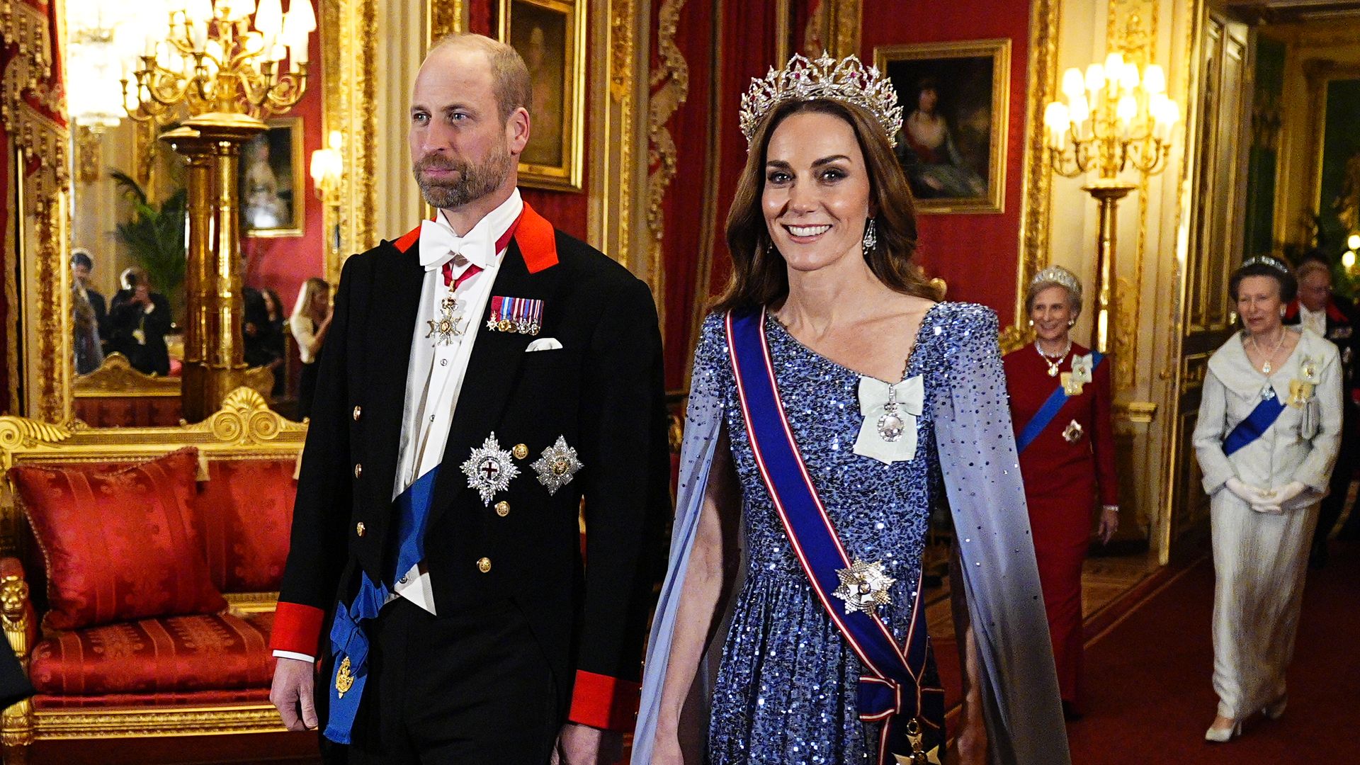 Del reencuentro del príncipe Guillermo y Claudia Schiffer a un árbol gigante: así ha sido la última cena de gala del año en Windsor