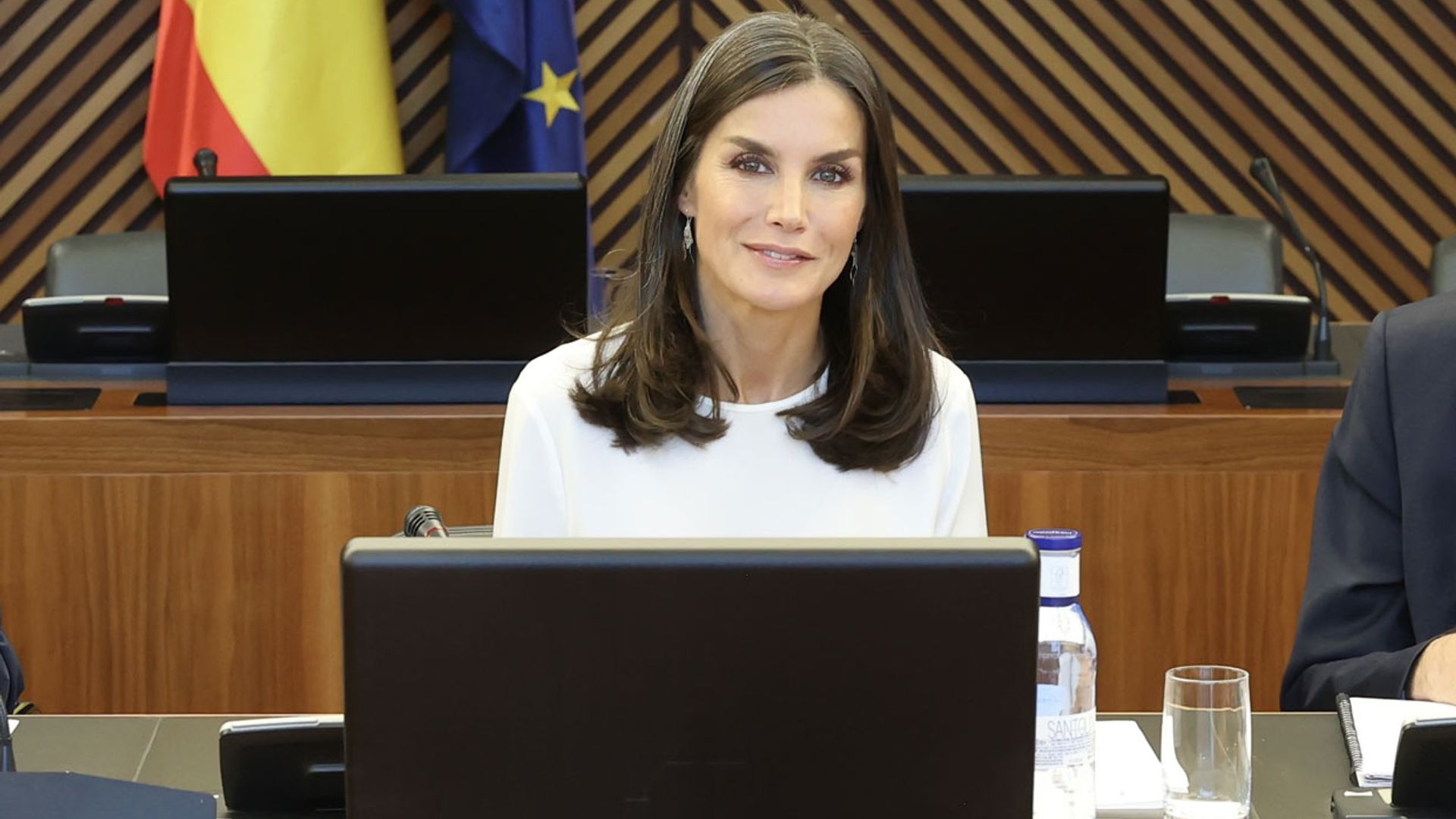 Doña Letizia estrena una falda floral de Zara dos años después de comprarla