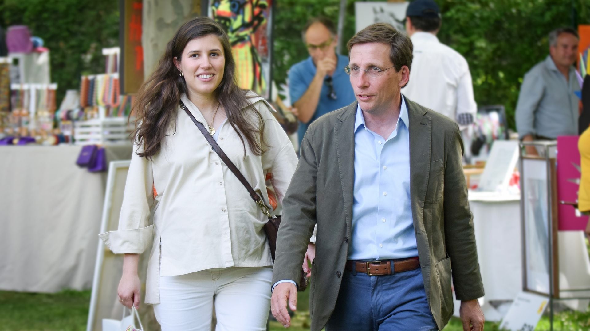 José Luis Martínez-Almeida comparte la primera foto de su hijo con Teresa Urquijo