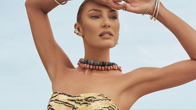 Candice Swanepoel con bikini animal print de Tropic of C