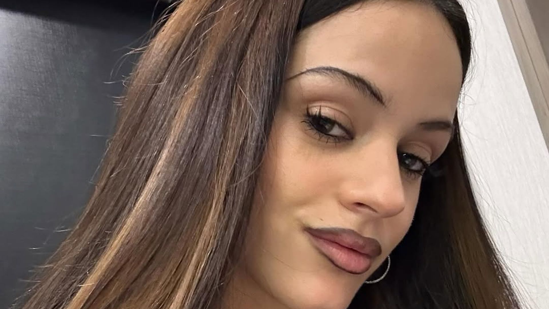 Las imágenes del impactante debut de Rosalía en 'Euphoria' que casi le cuesta un brazo: "Se me amorató tanto"