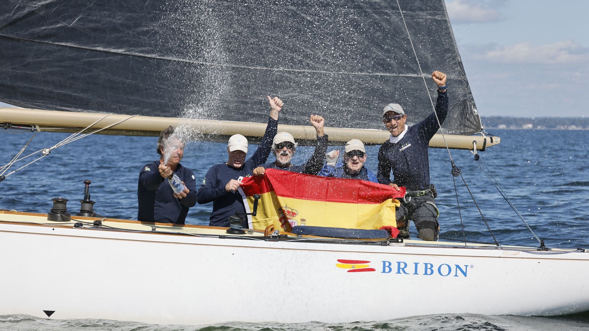 El Bribon y el Rey Don Juan Carlos firman una gesta histórica con cuatro títulos mundiales en la clase 6 Metros