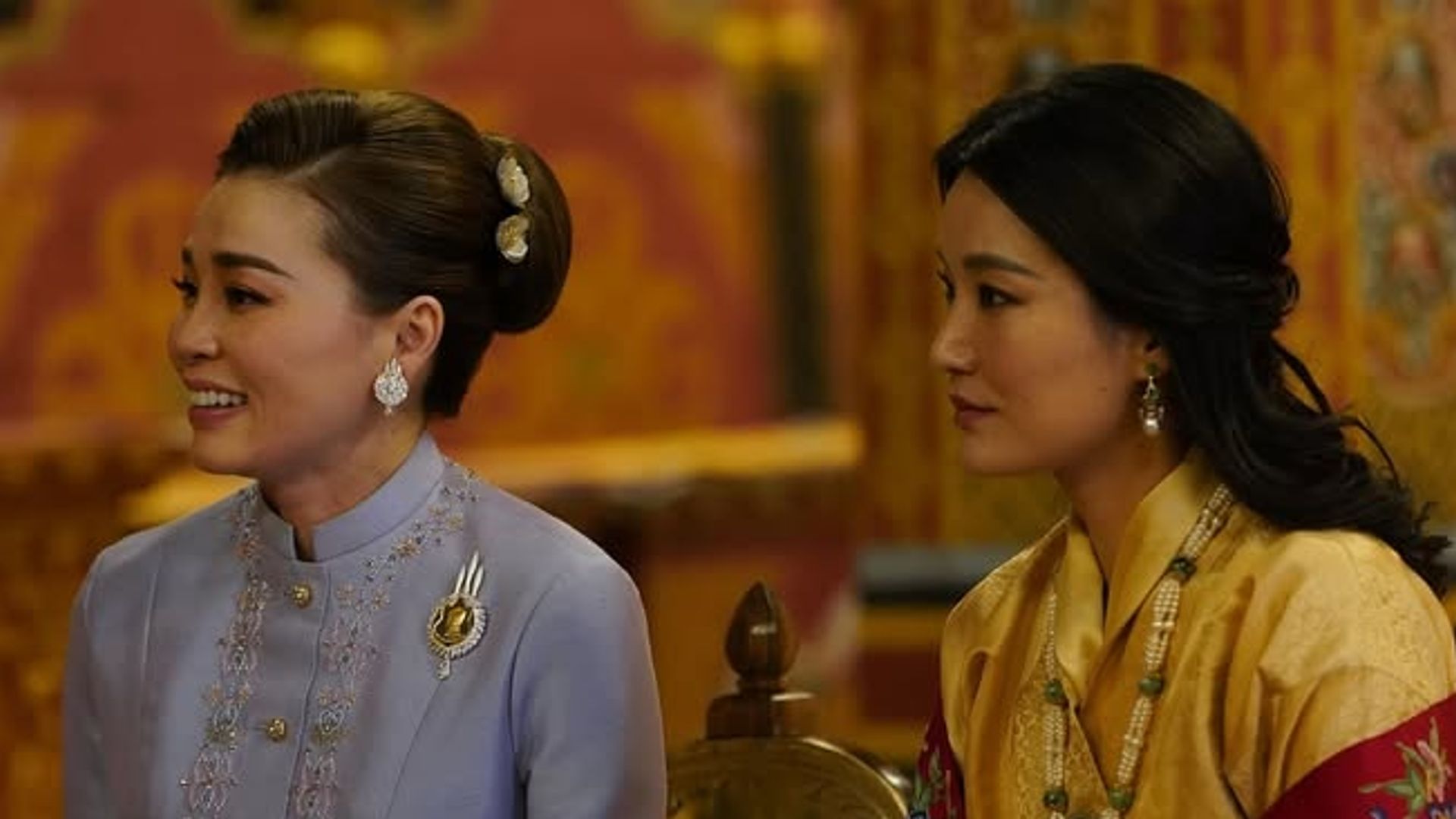 La reina Suthida junto a la 'Kate Middleton' del Himalaya