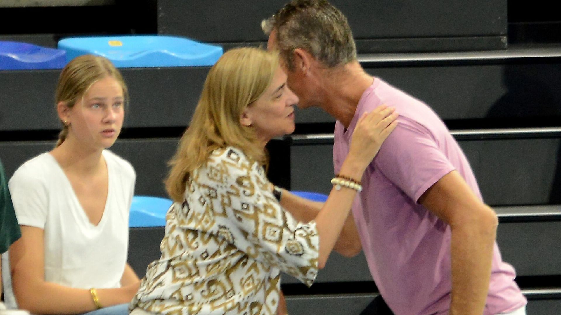 Irene Urdangarin y la cara que lo dice todo: su sorprendente reacción al beso de sus padres