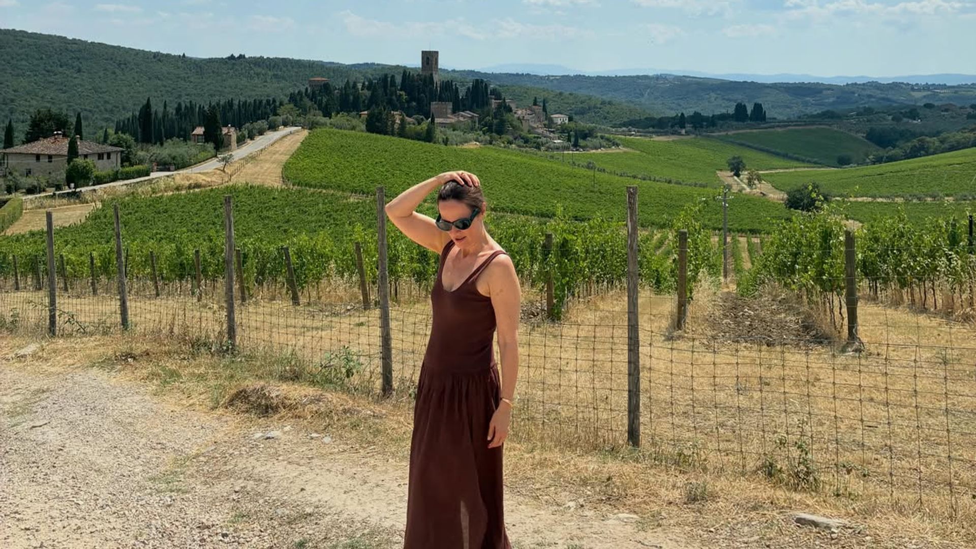 Las fotos de Aitana Sánchez-Gijón bajo el sol de la Toscana tras su escapada a Santander con Maxi Iglesias