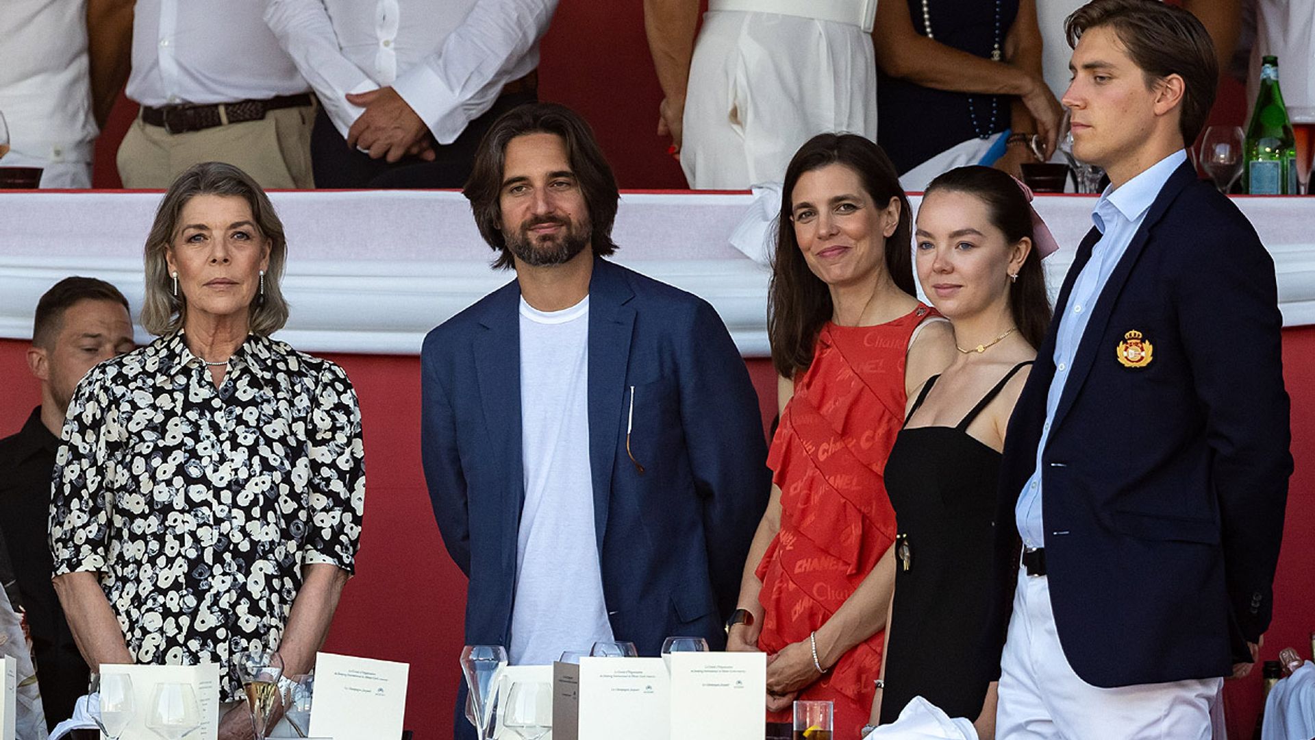 Carolina de Mónaco, arropada por sus hijas y yernos en la gran cita ecuestre del Principado
