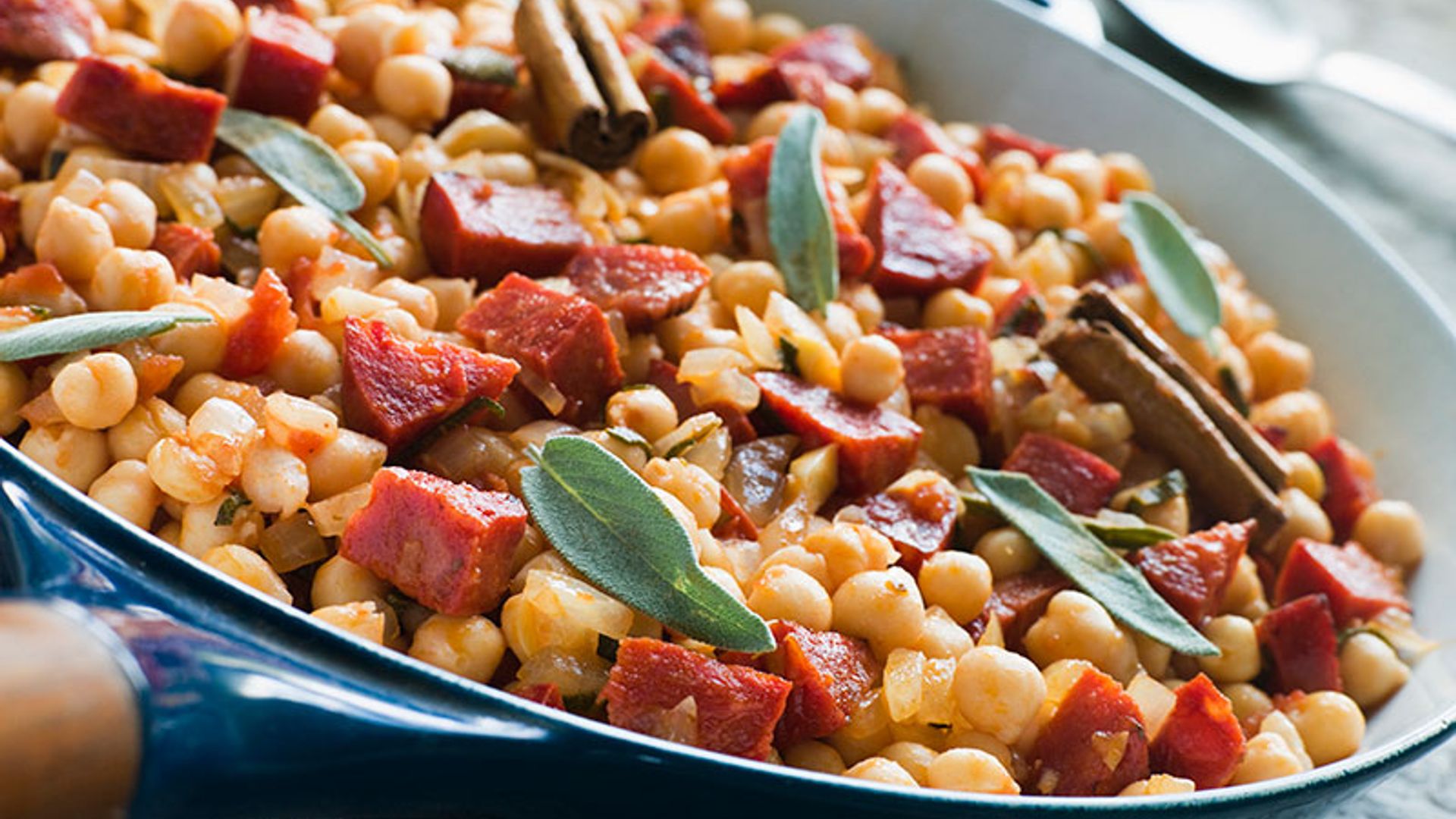 Garbanzos fritos con salvia