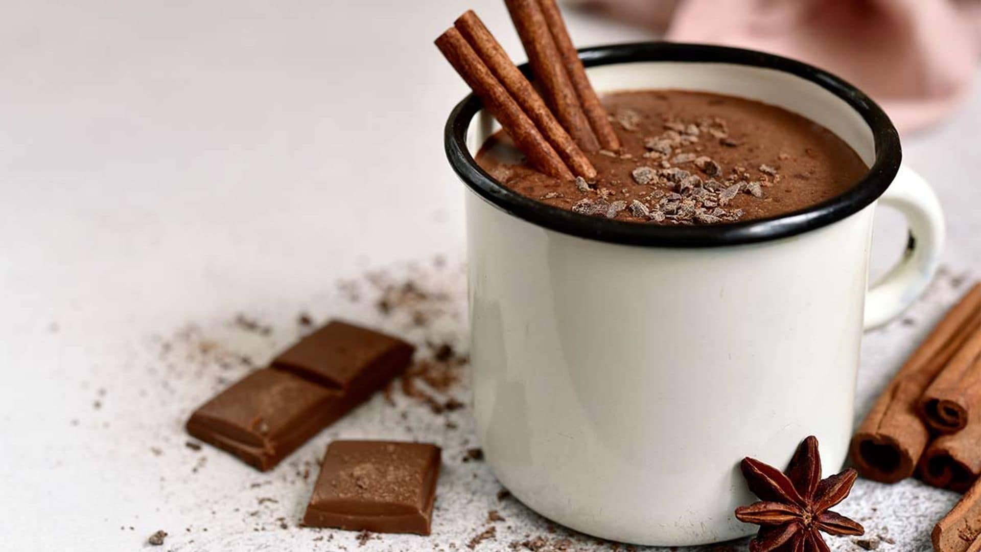 Chocolate  a la taza con anís y canela